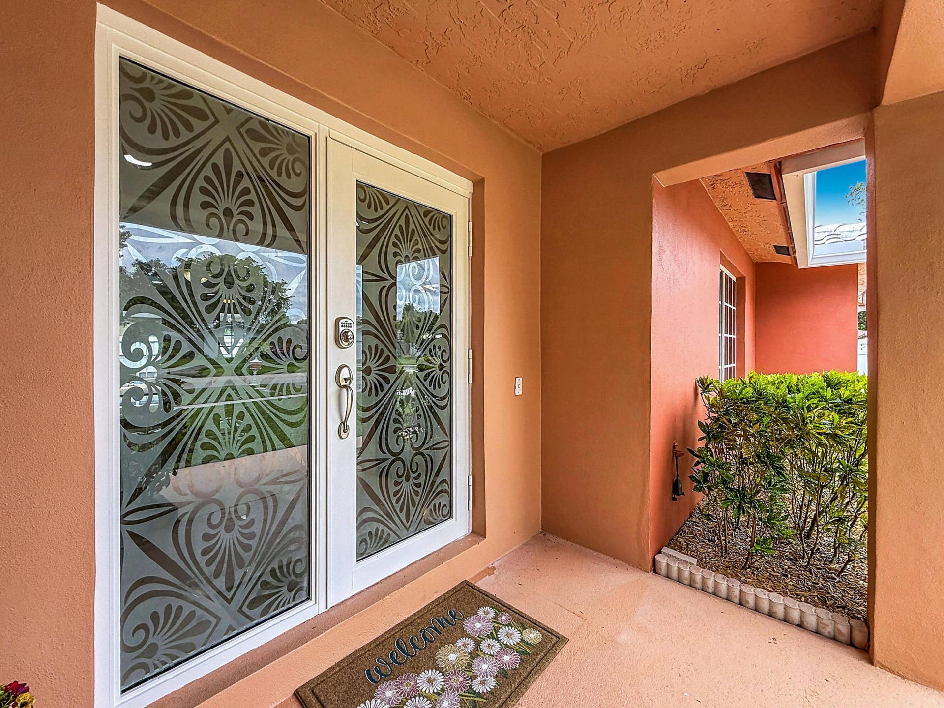 851 E Plantation Circle, Plantation, FL 33324 Front doorway