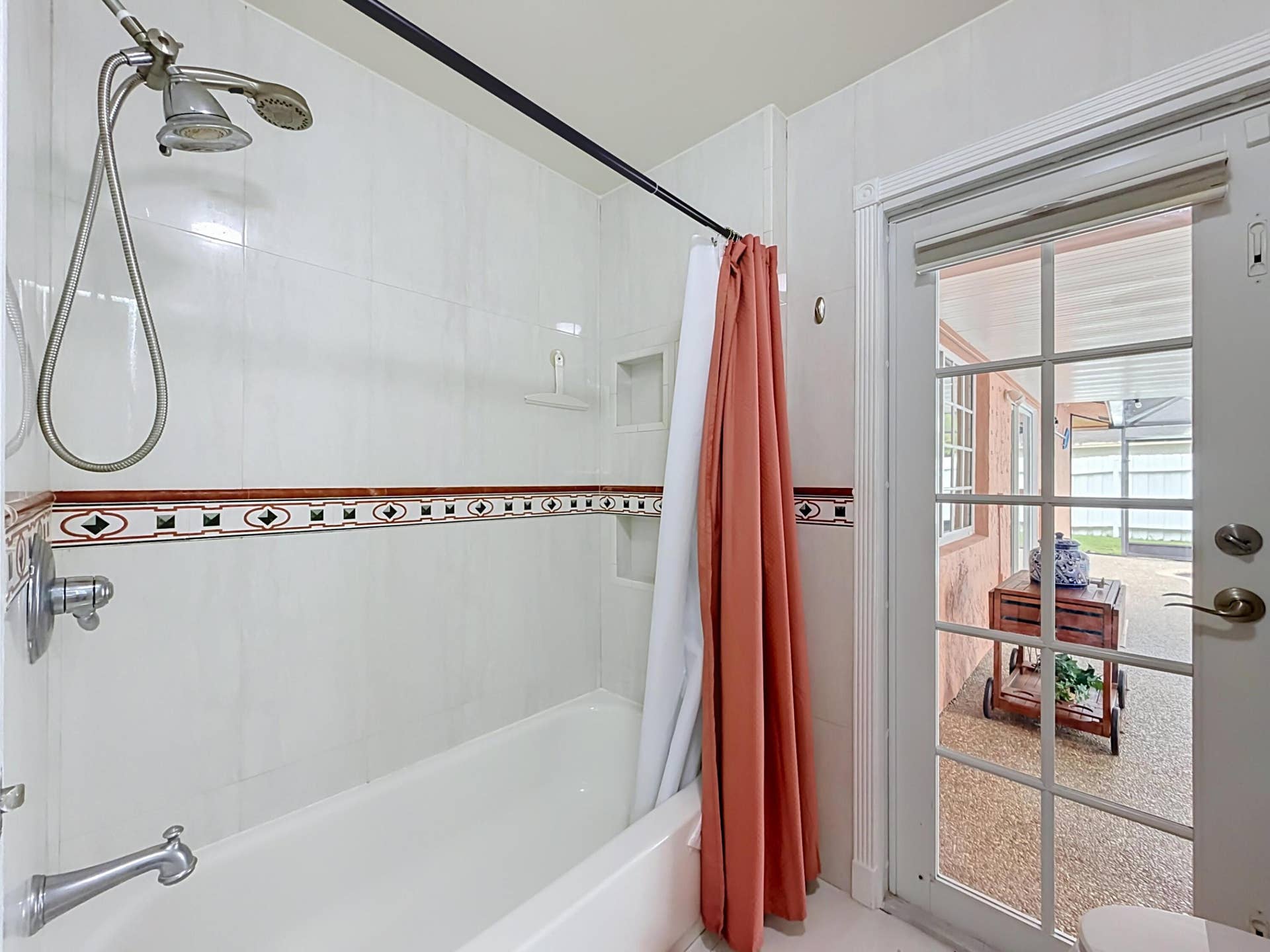 851 E Plantation Circle, Plantation, FL 33324 Bathtub-shower out to pool