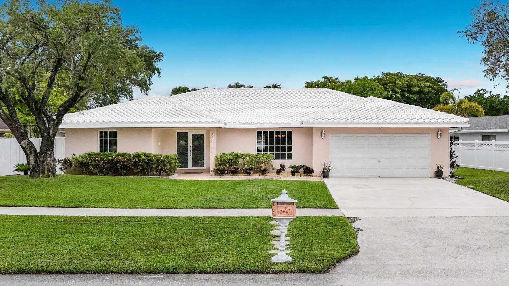 851 E Plantation Circle, Plantation, FL 33324 Lightened color of home with AI