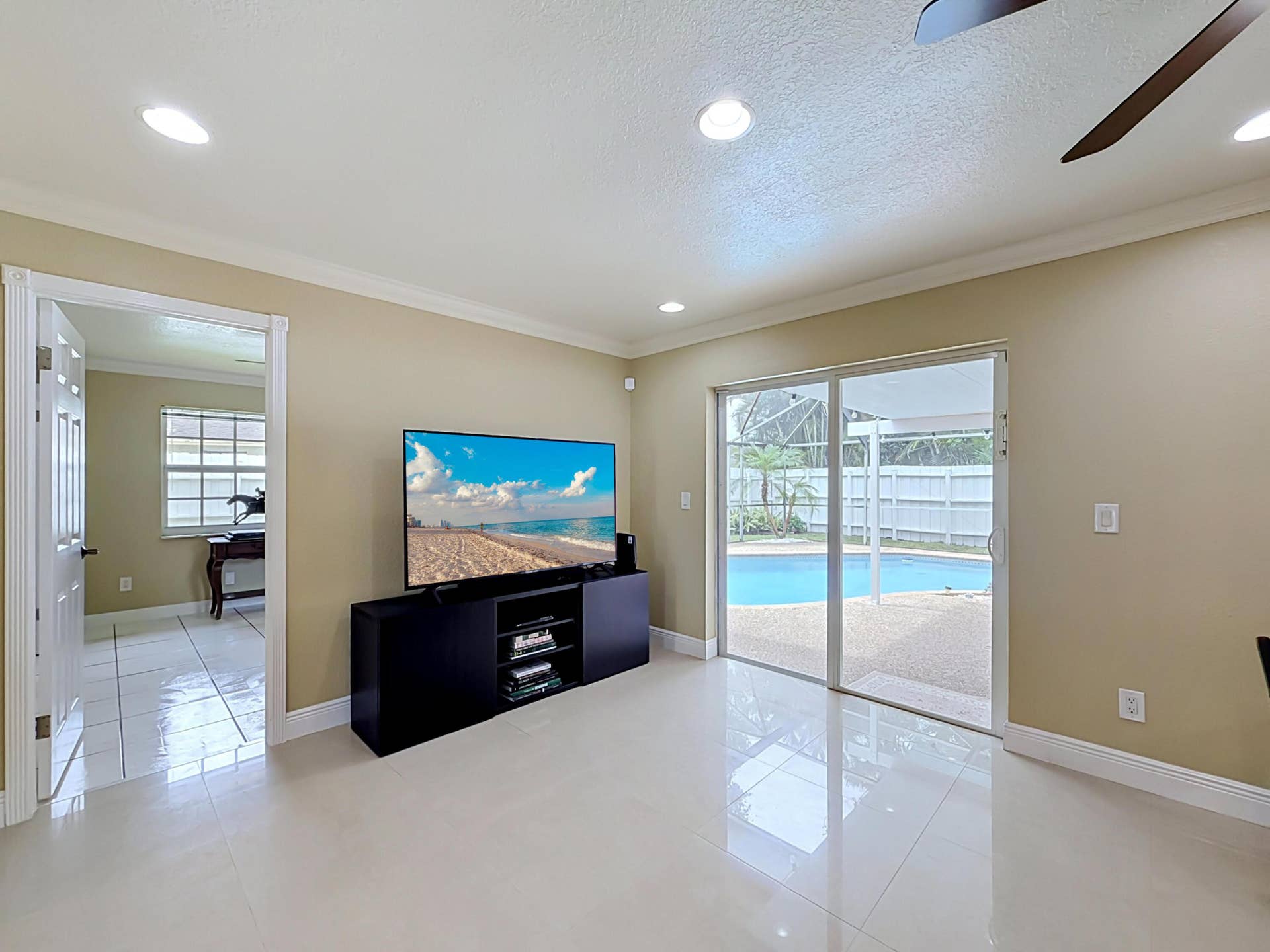 851 E Plantation Circle, Plantation, FL 33324 Family room facing TV, 5th bedroom and pool area