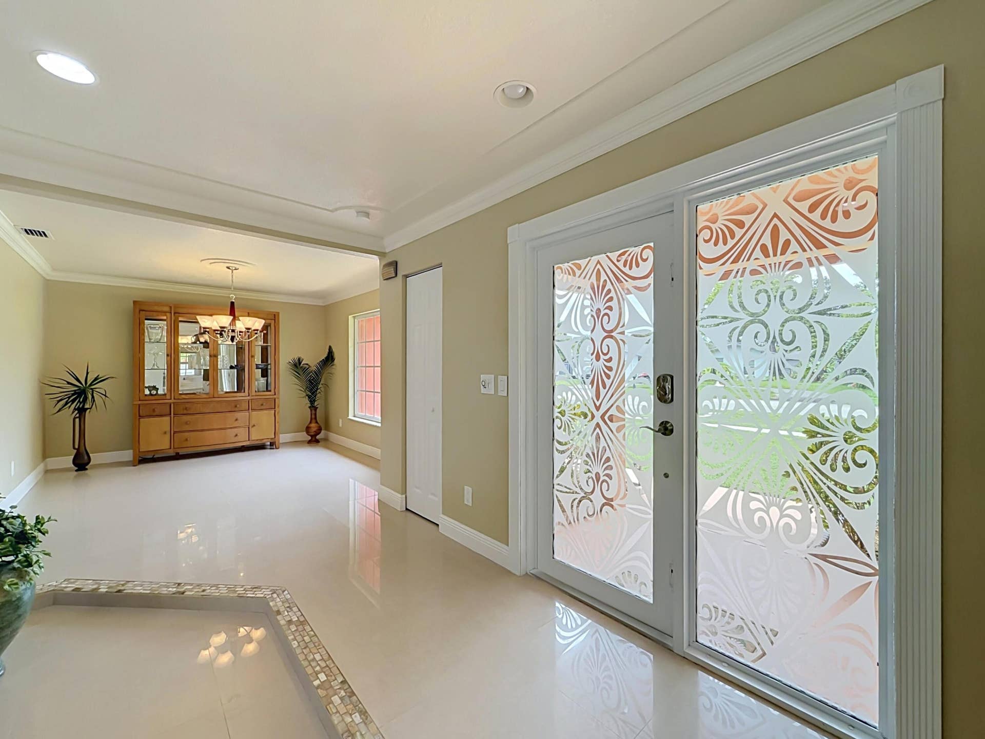 851 E Plantation Circle, Plantation, FL 33324 Beautiful doors at entrance facing formal dining room