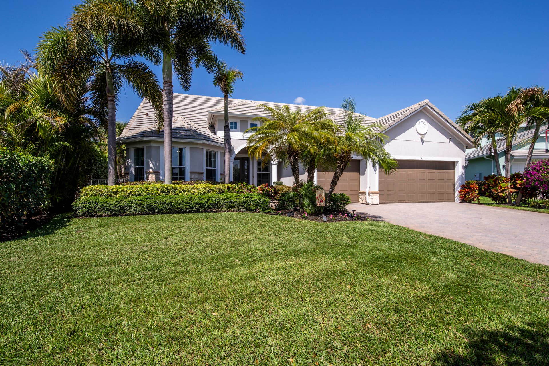 134 Shores Pointe Drive, Jupiter, FL 33458 3 Car Garage