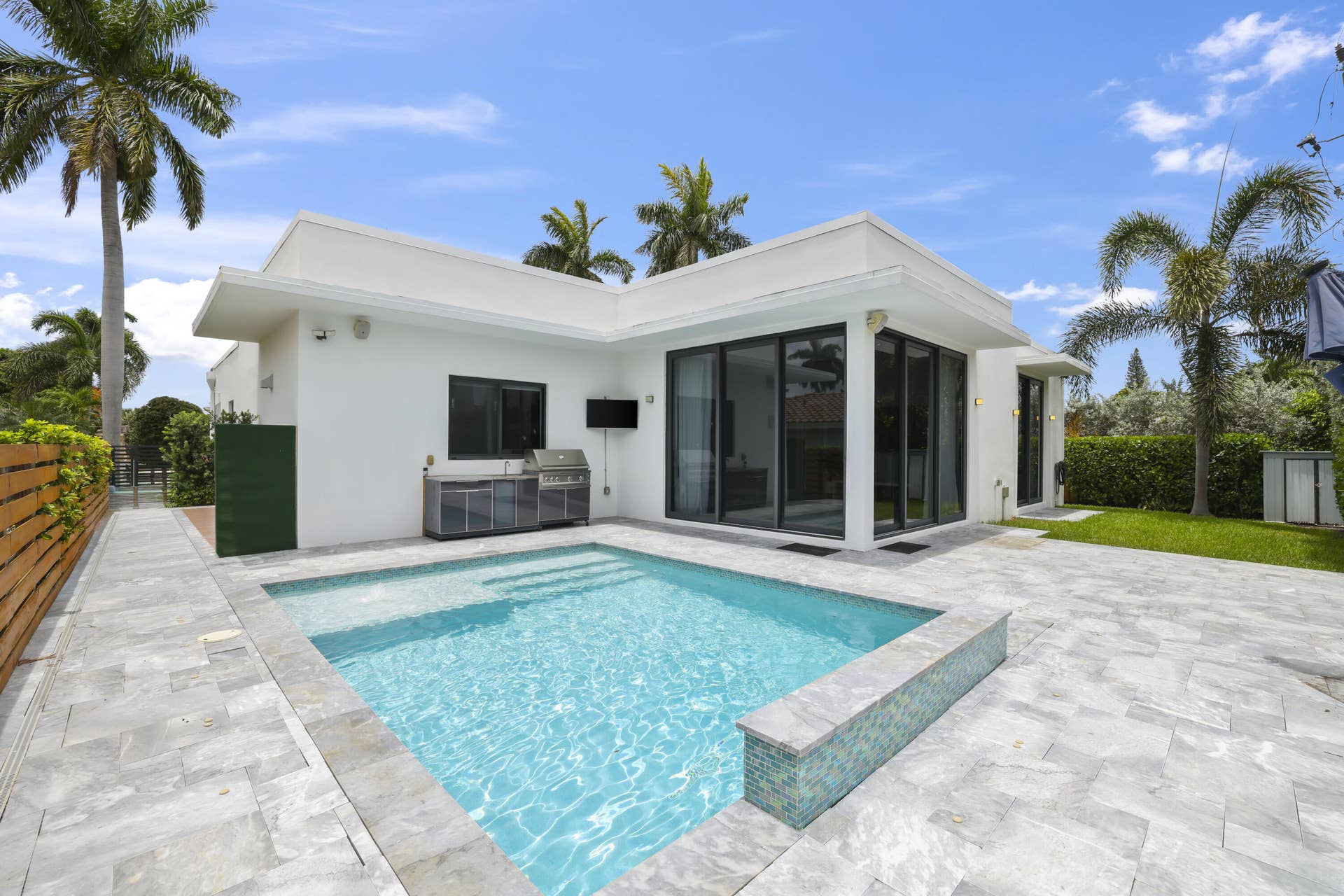 2620 Southeast 6th St - 33.jpg-FULL