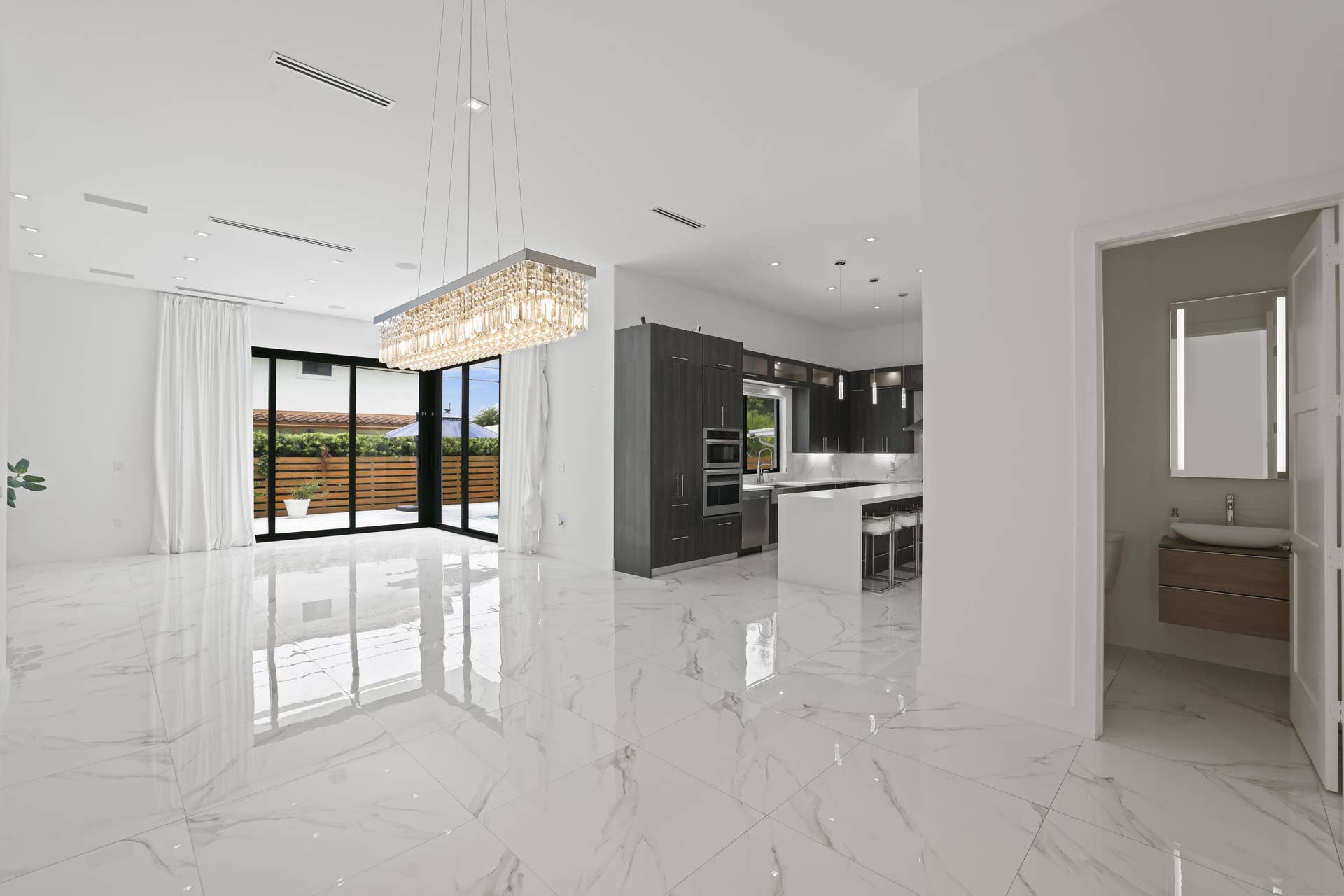 2620 Southeast 6th St - 23.jpg-FULL