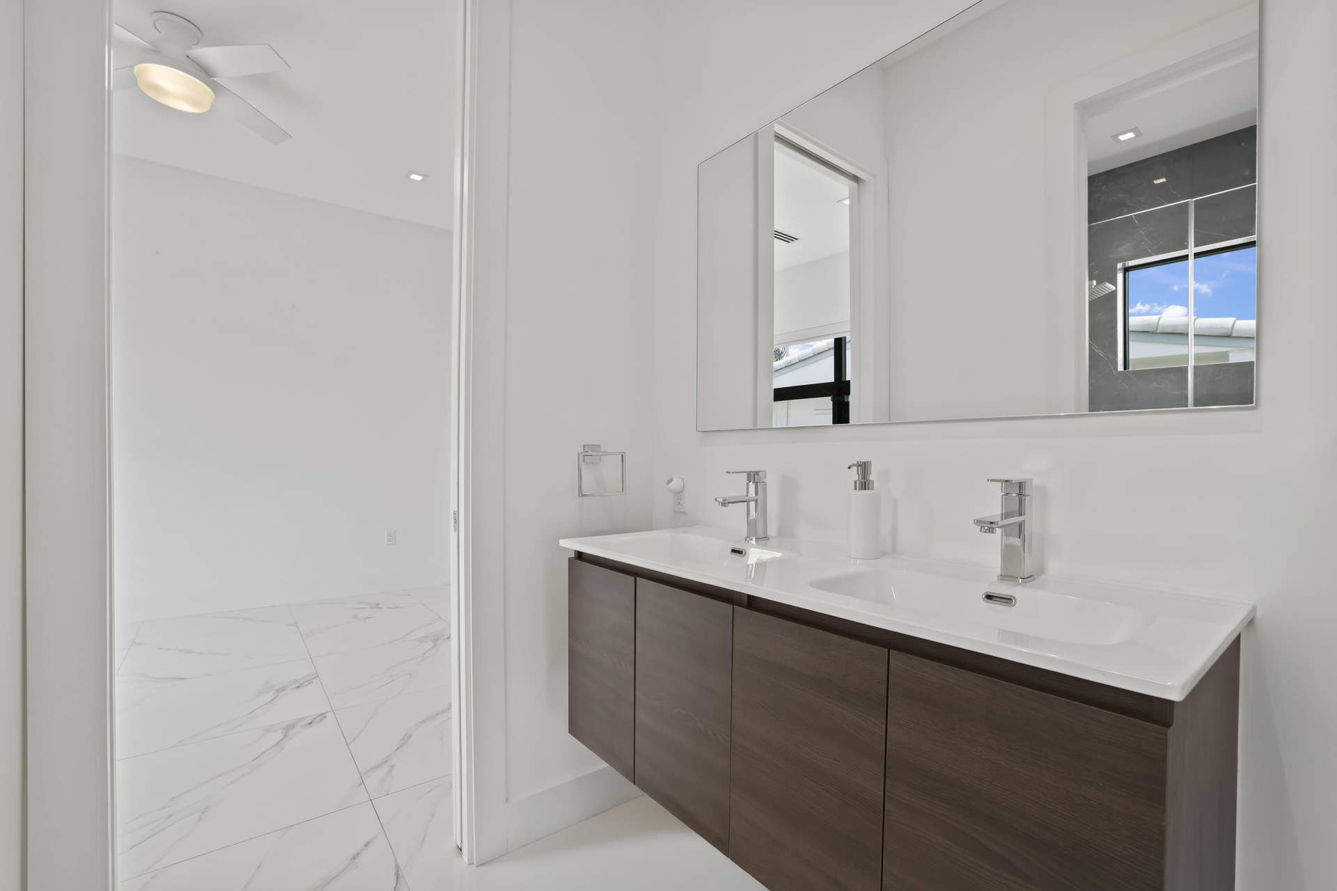 2620 Southeast 6th St - 44.jpg-FULL