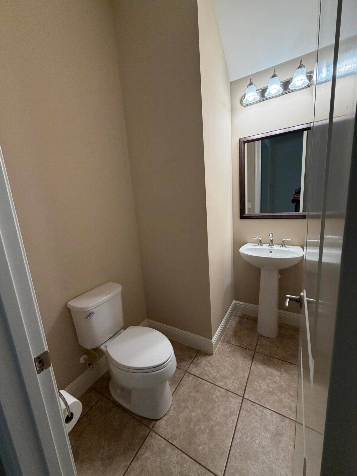 Downstairs 1/2 bath next to 5th bed/office