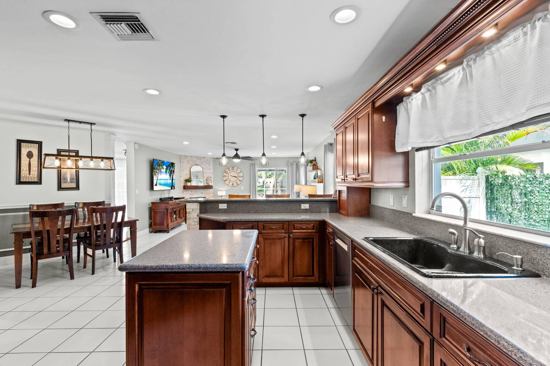 6220 NW 58th Way, Parkland, FL 33067 Kitchen