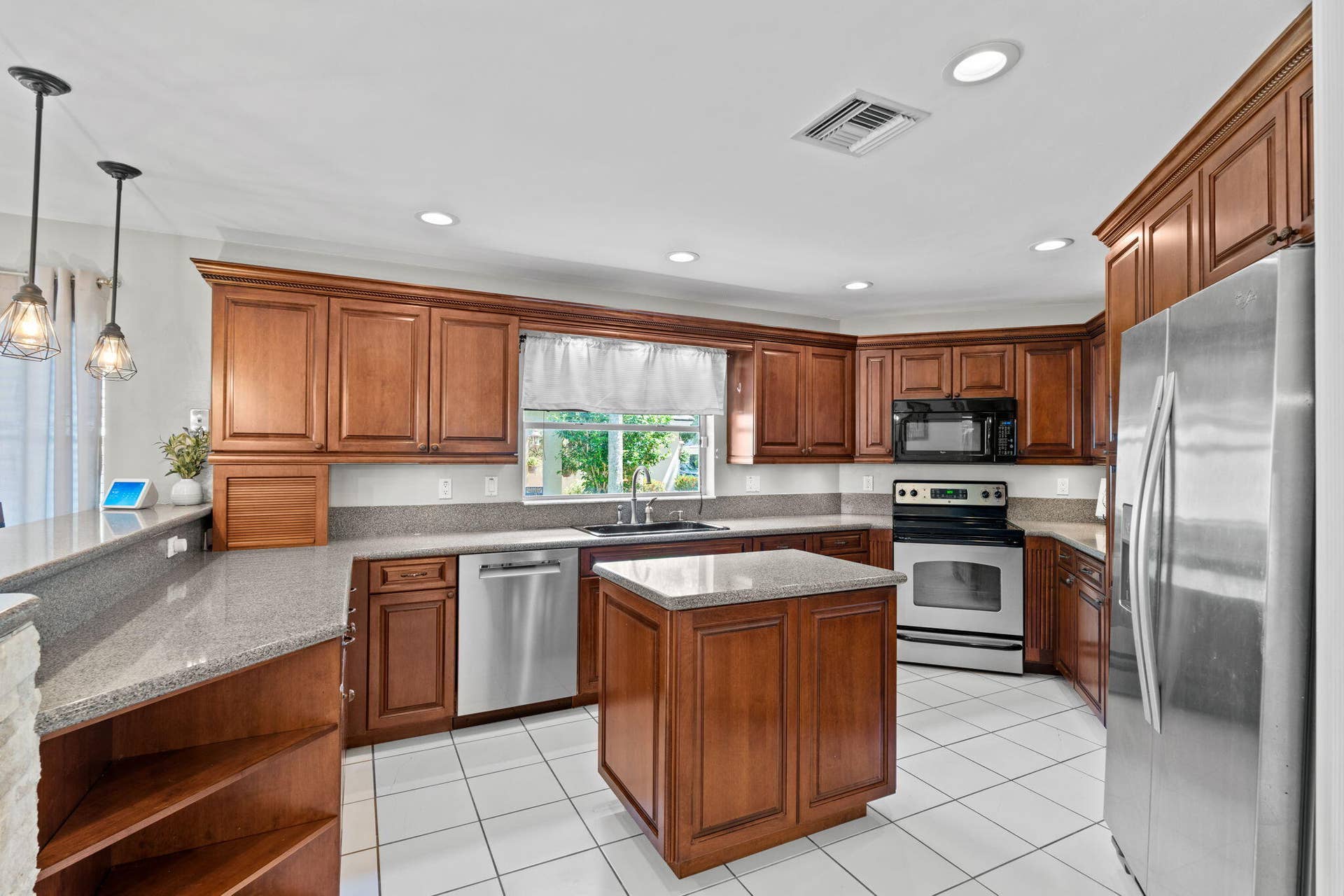 6220 NW 58th Way, Parkland, FL 33067 Kitchen