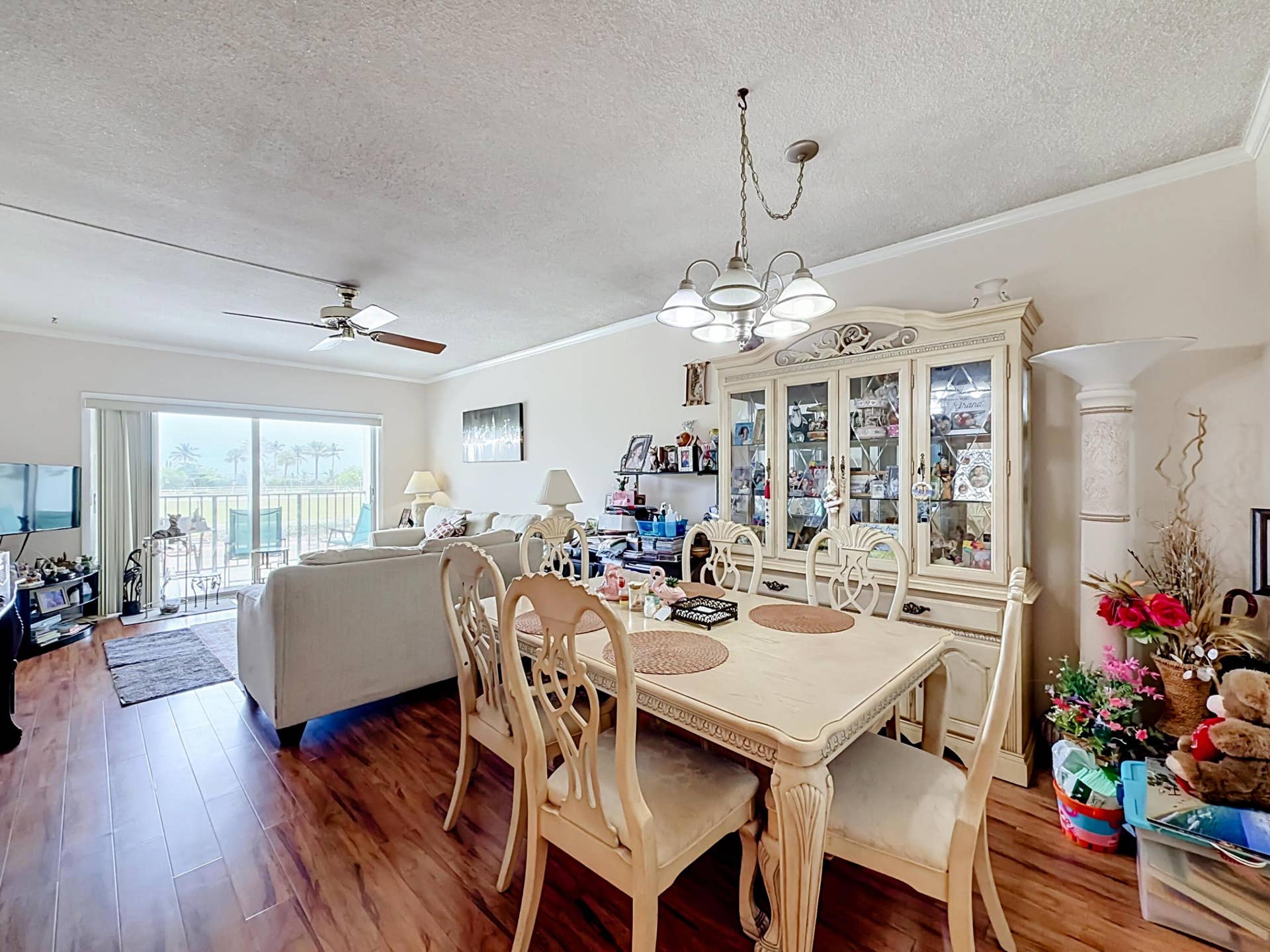 4117 Bougainvilla Drive, #207, Lauderdale By The Sea, FL 33308 4117 Bougainvilla Drive #102-28