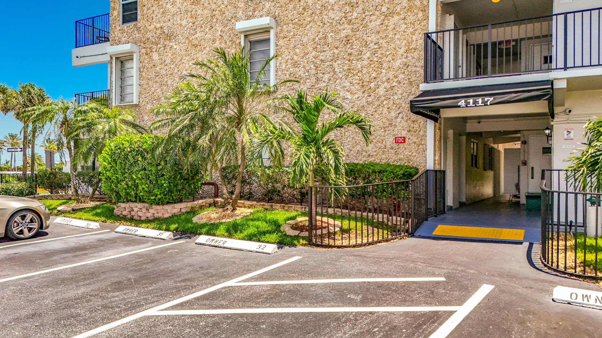 4117 Bougainvilla Drive, #207, Lauderdale By The Sea, FL 33308 4117 Bougainvilla Drive #102-12