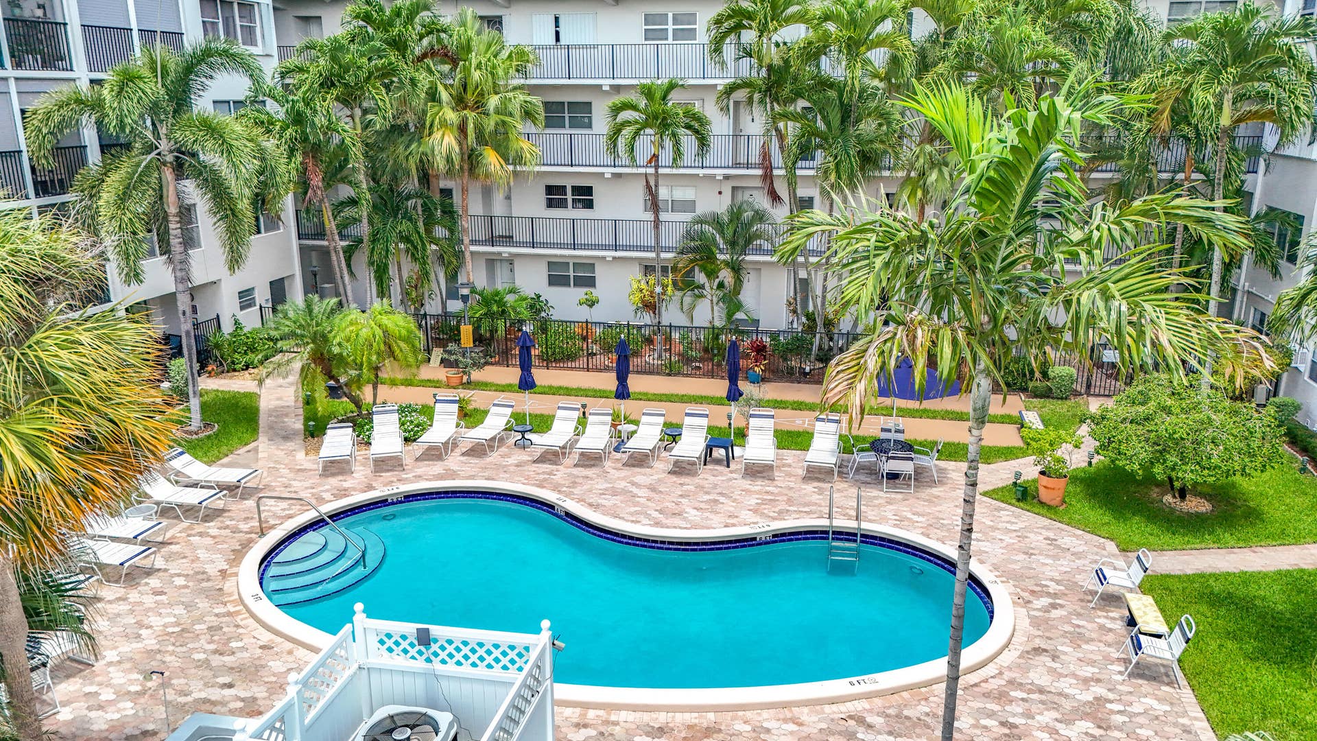 4117 Bougainvilla Drive, #207, Lauderdale By The Sea, FL 33308 4117 Bougainvilla Drive #102-74