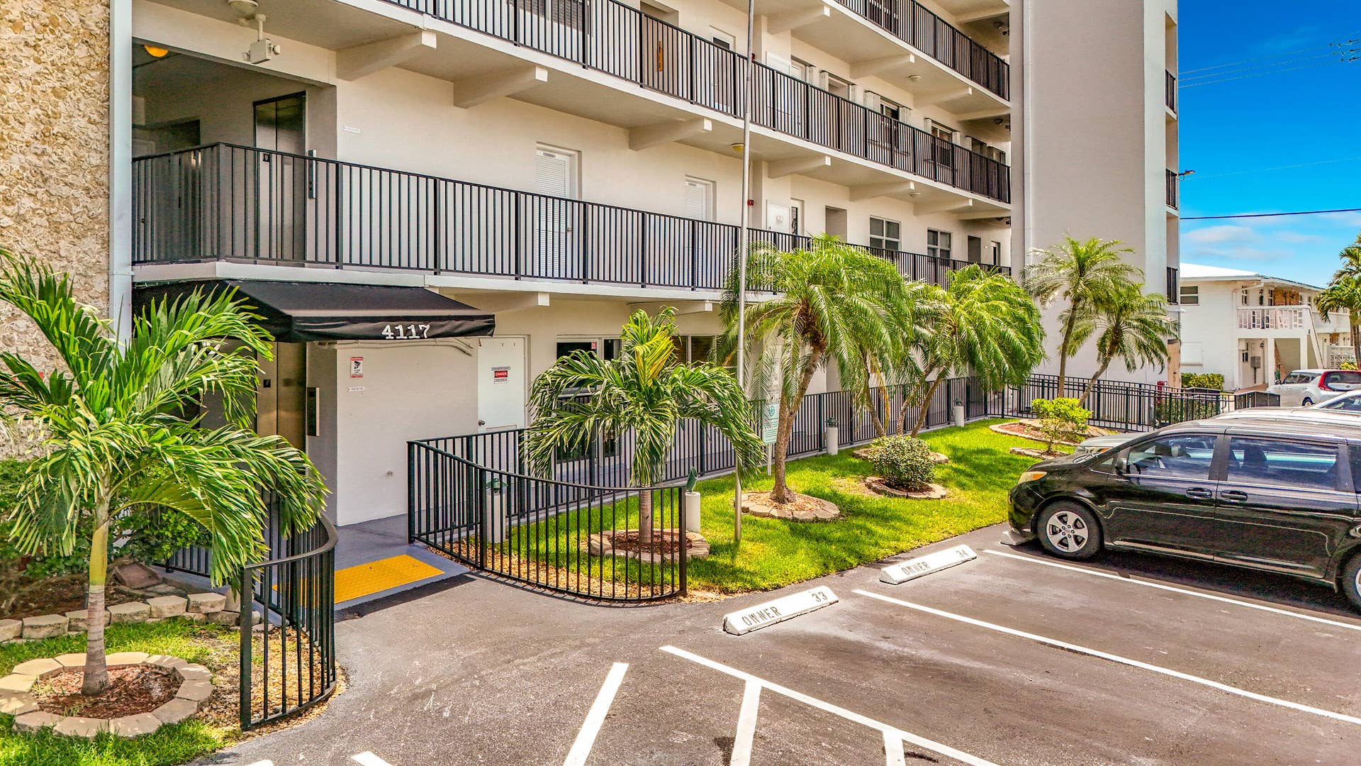4117 Bougainvilla Drive, #207, Lauderdale By The Sea, FL 33308 4117 Bougainvilla Drive #102-11