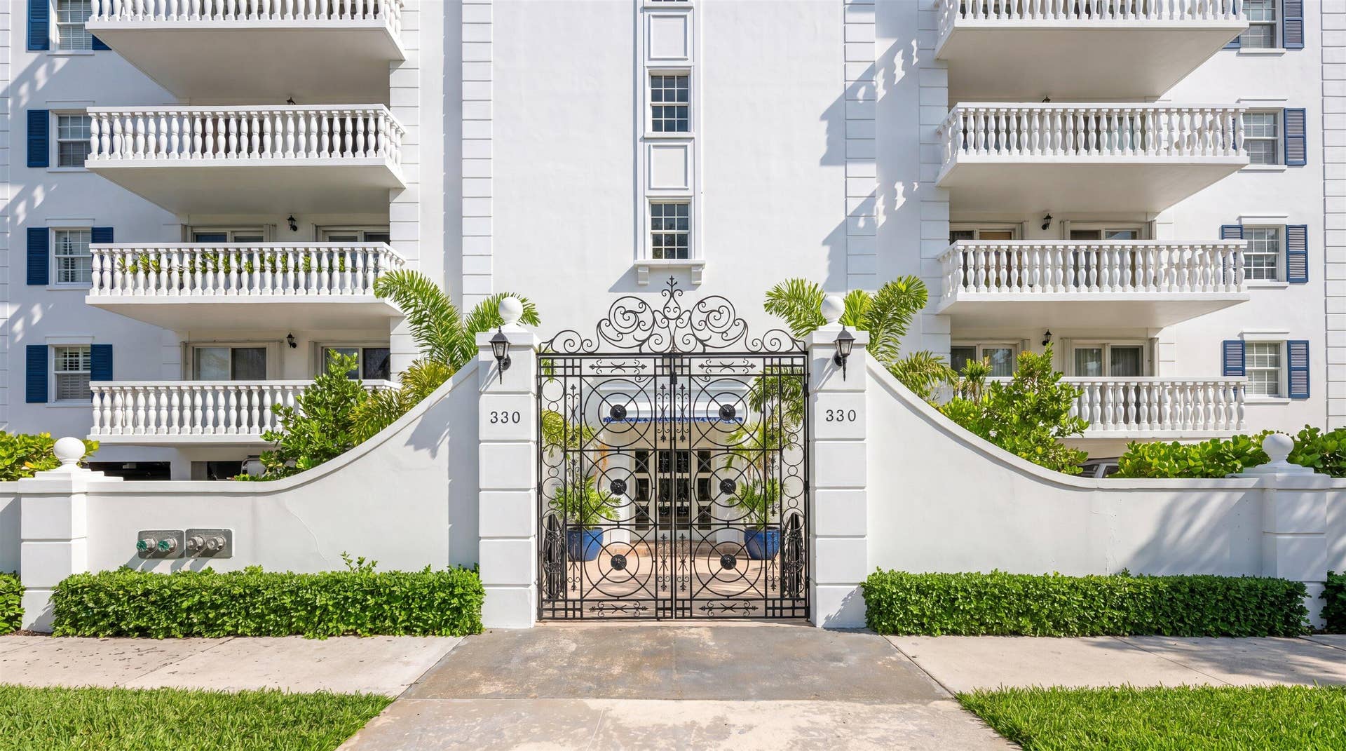 02-330 Cocoanut Row Unit 5B