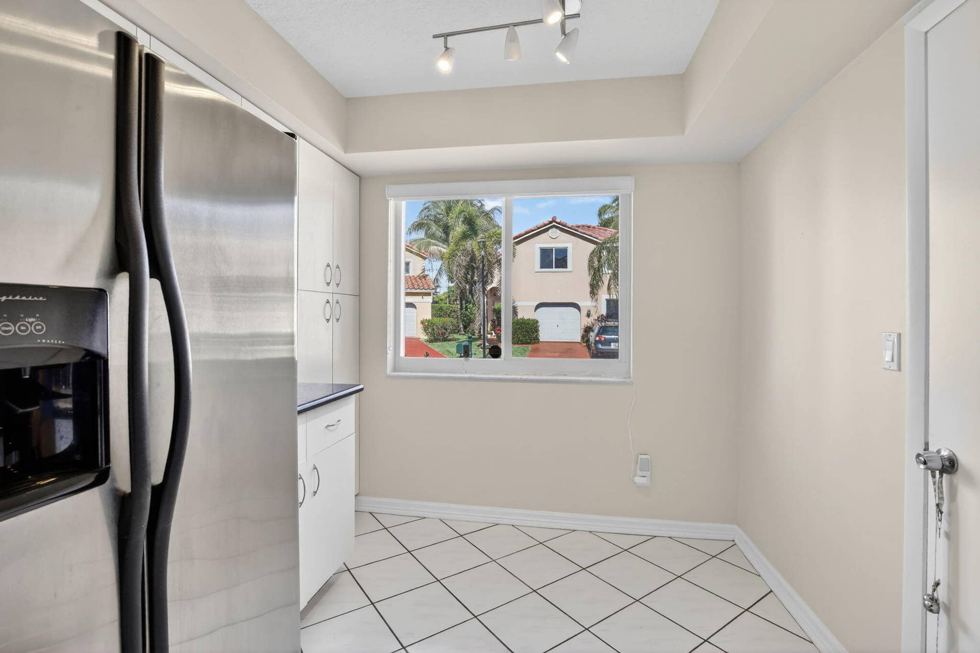 1306 SE 5th Court, Dania Beach, FL 33004 Eat In Kitchen