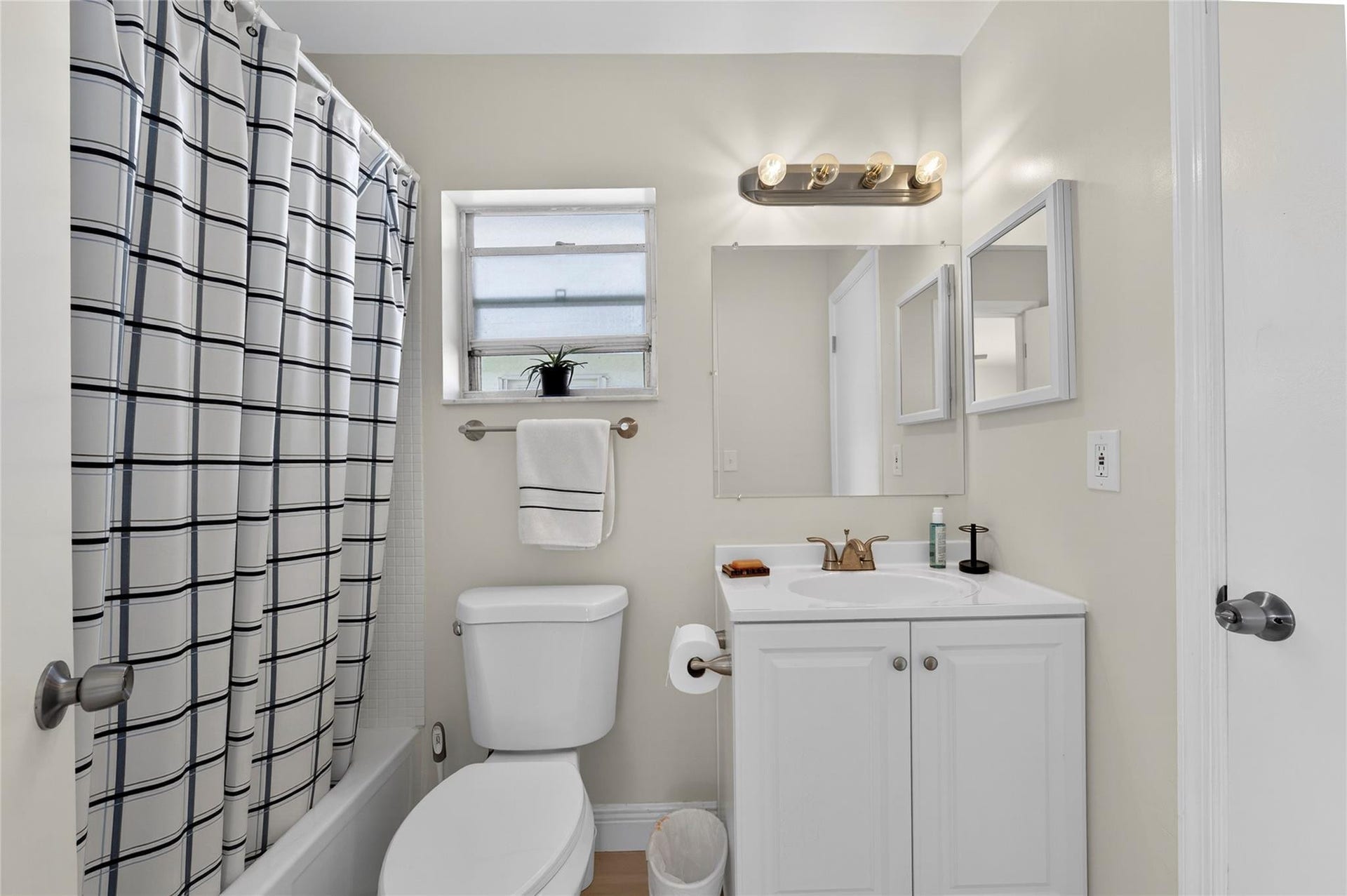 8950 NW 13th Street, Plantation, Plantation, FL 33322 Photo 18