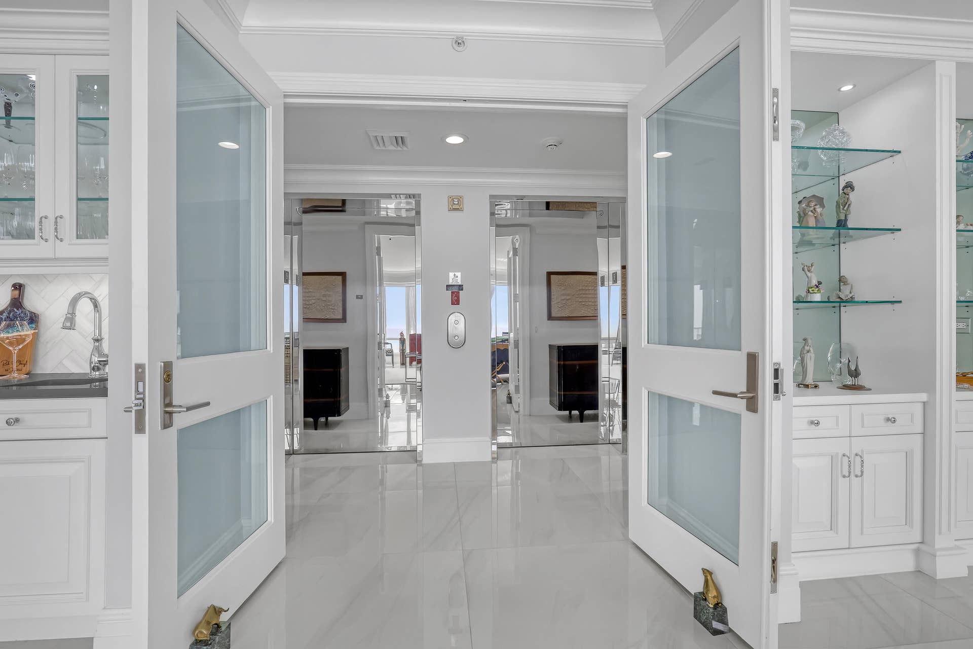3920 N Ocean Drive, #9b, Singer Island, FL 33404 Foyer