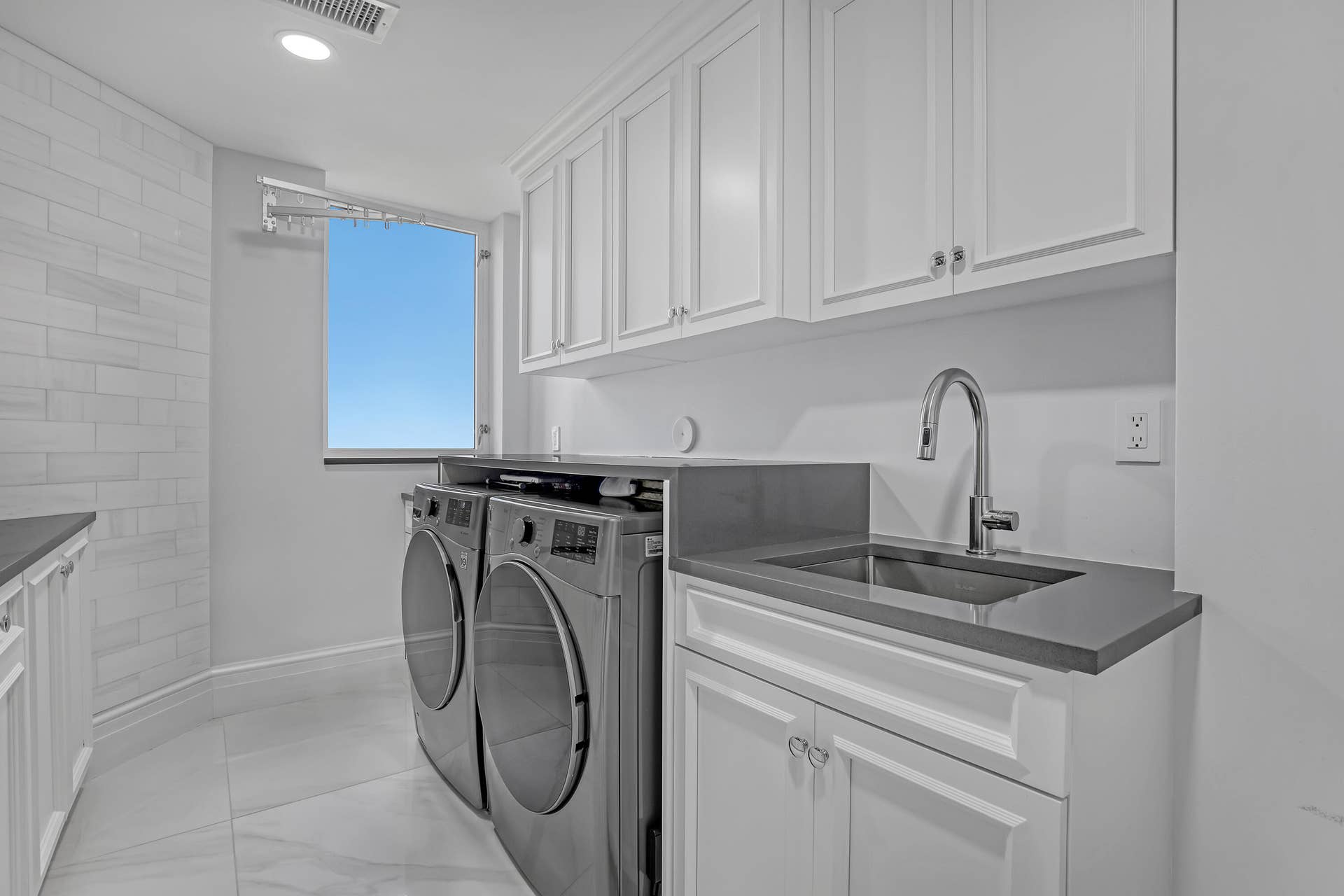 3920 N Ocean Drive, #9b, Singer Island, FL 33404 Laundry Room