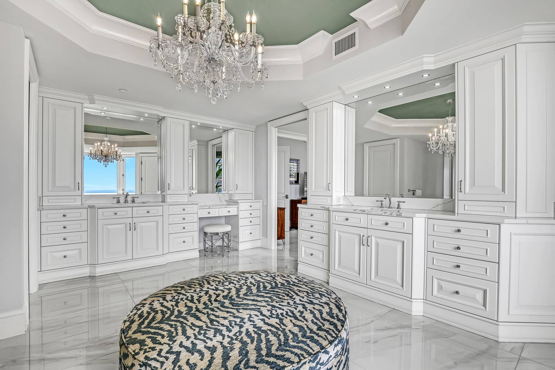 3920 N Ocean Drive, #9b, Singer Island, FL 33404 Principle Bathroom