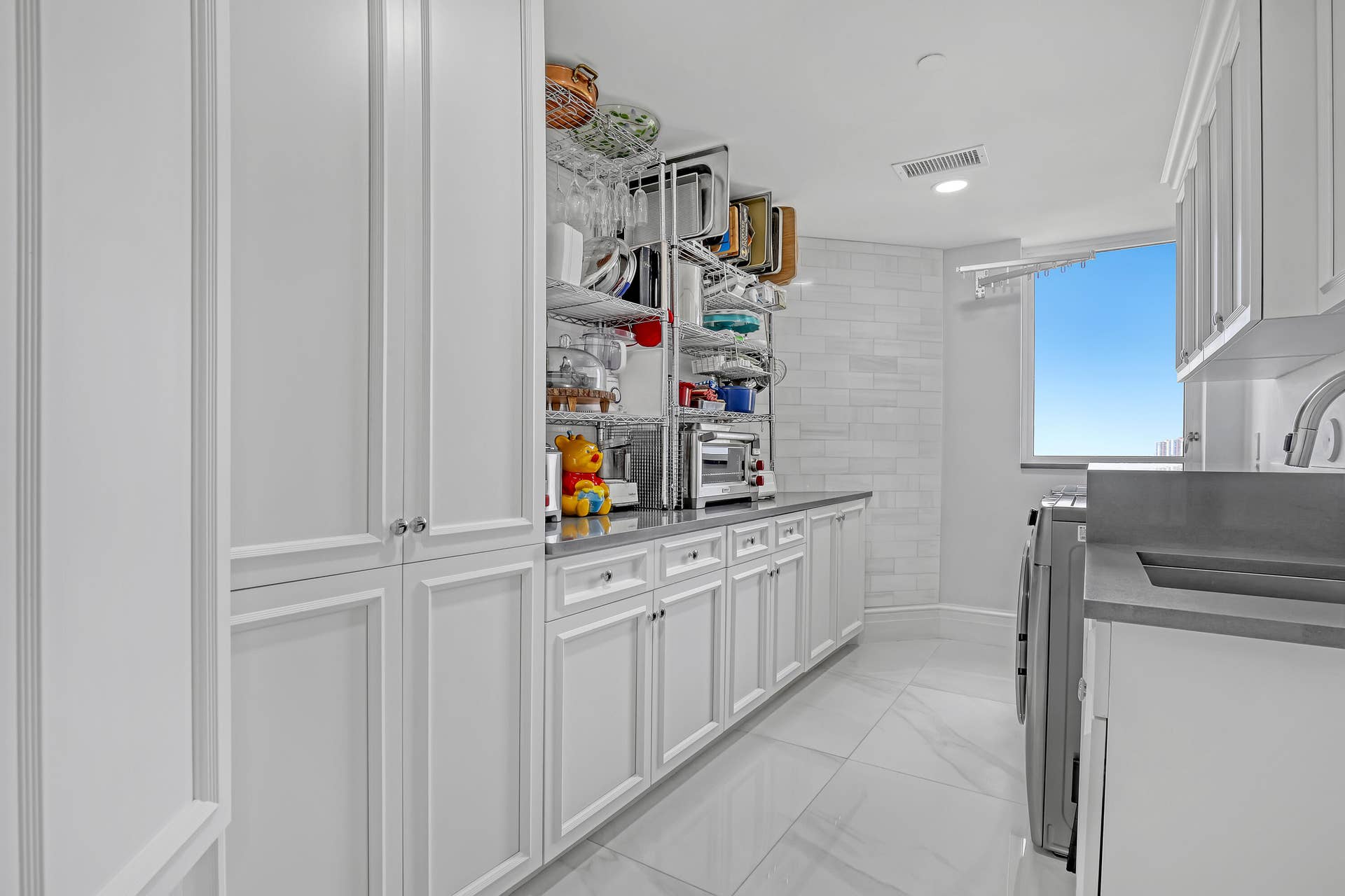 3920 N Ocean Drive, #9b, Singer Island, FL 33404 Laundry Room
