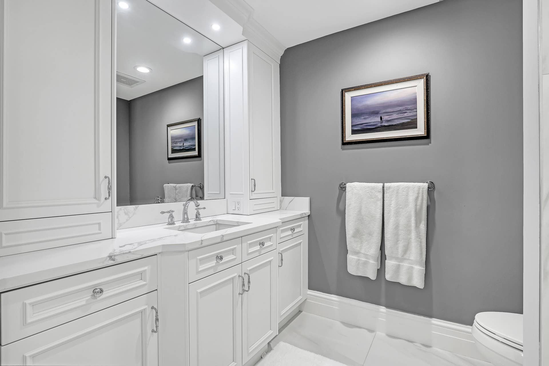 3920 N Ocean Drive, #9b, Singer Island, FL 33404 Guest Bathroom