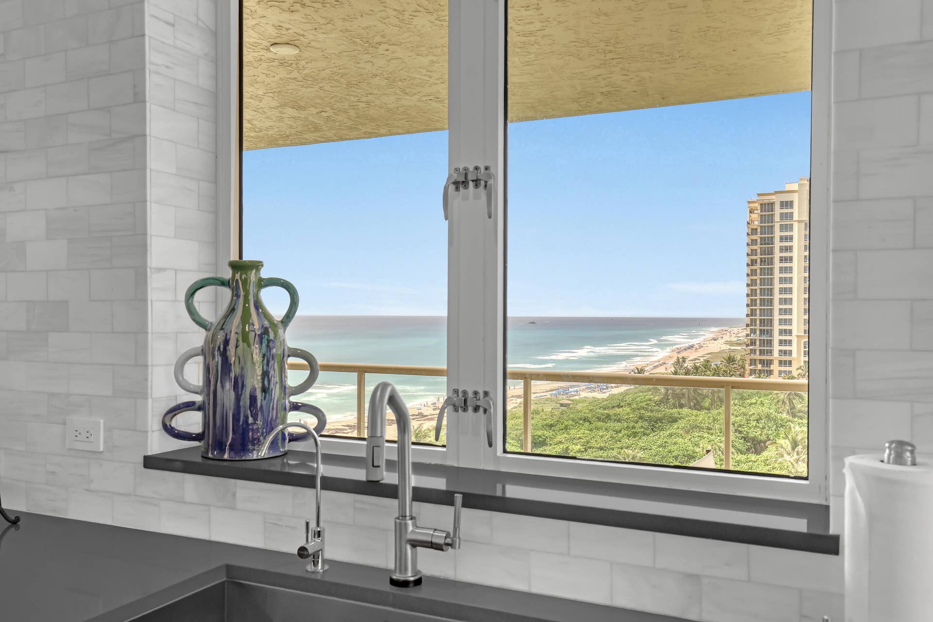 3920 N Ocean Drive, #9b, Singer Island, FL 33404 Kitchen