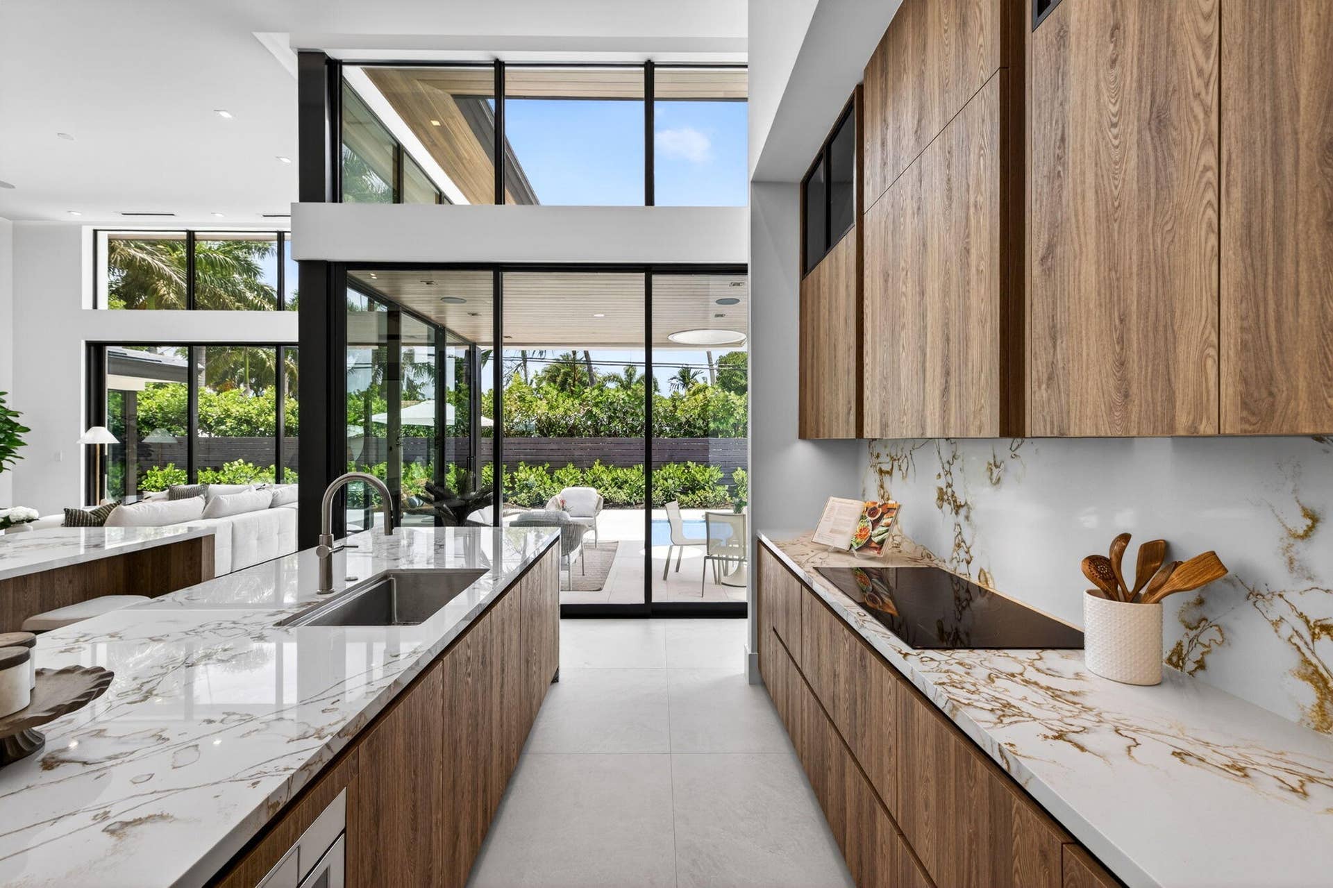 2717 NE 33rd Street, Fort Lauderdale, FL 33306 046-Kitchen-Detail-Perspective