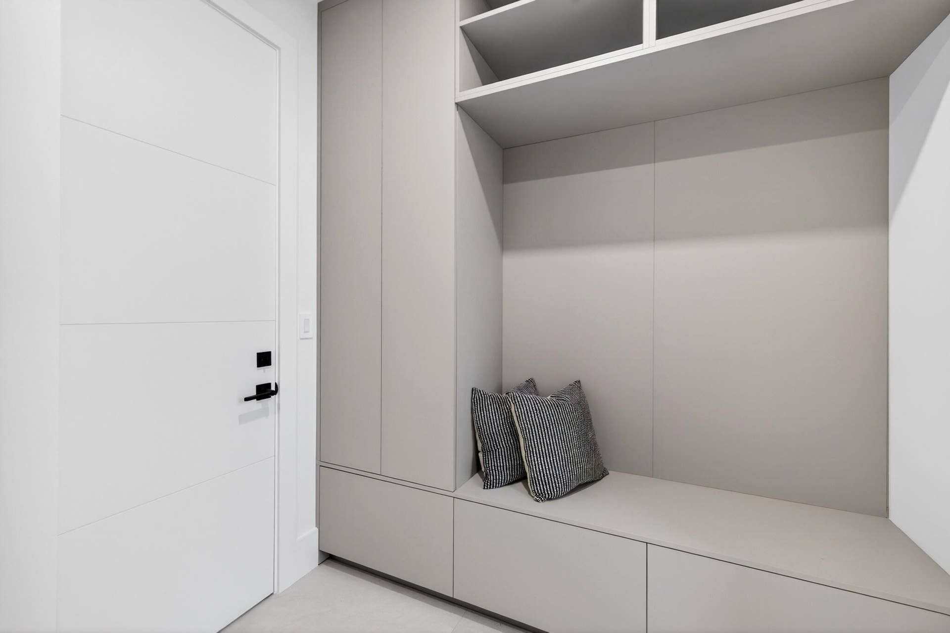2717 NE 33rd Street, Fort Lauderdale, FL 33306 056-Entry-Support-Space-Detail
