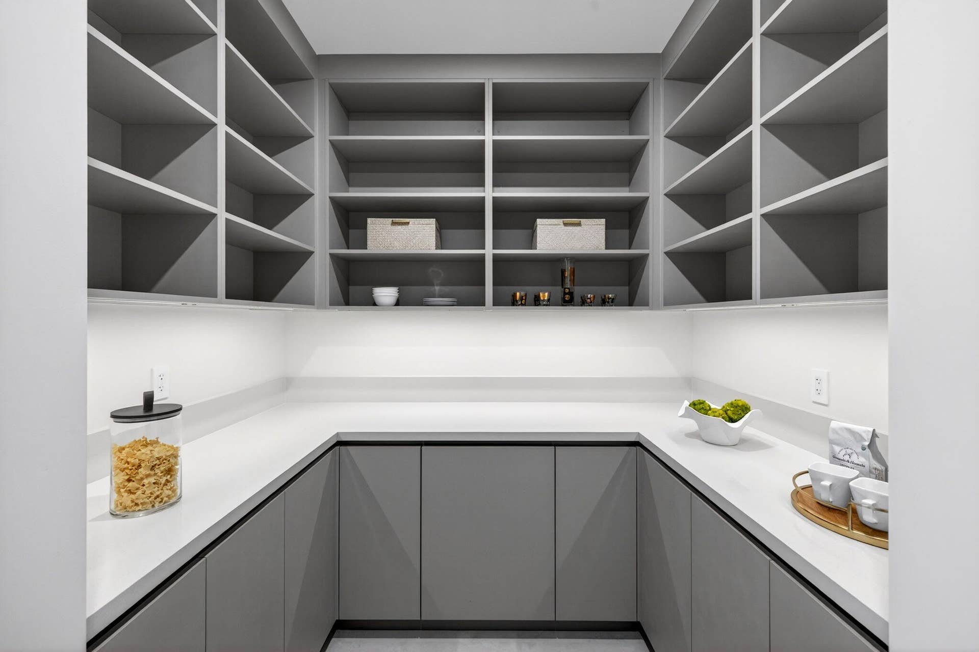 2717 NE 33rd Street, Fort Lauderdale, FL 33306 055-Entry-Support-Space-View