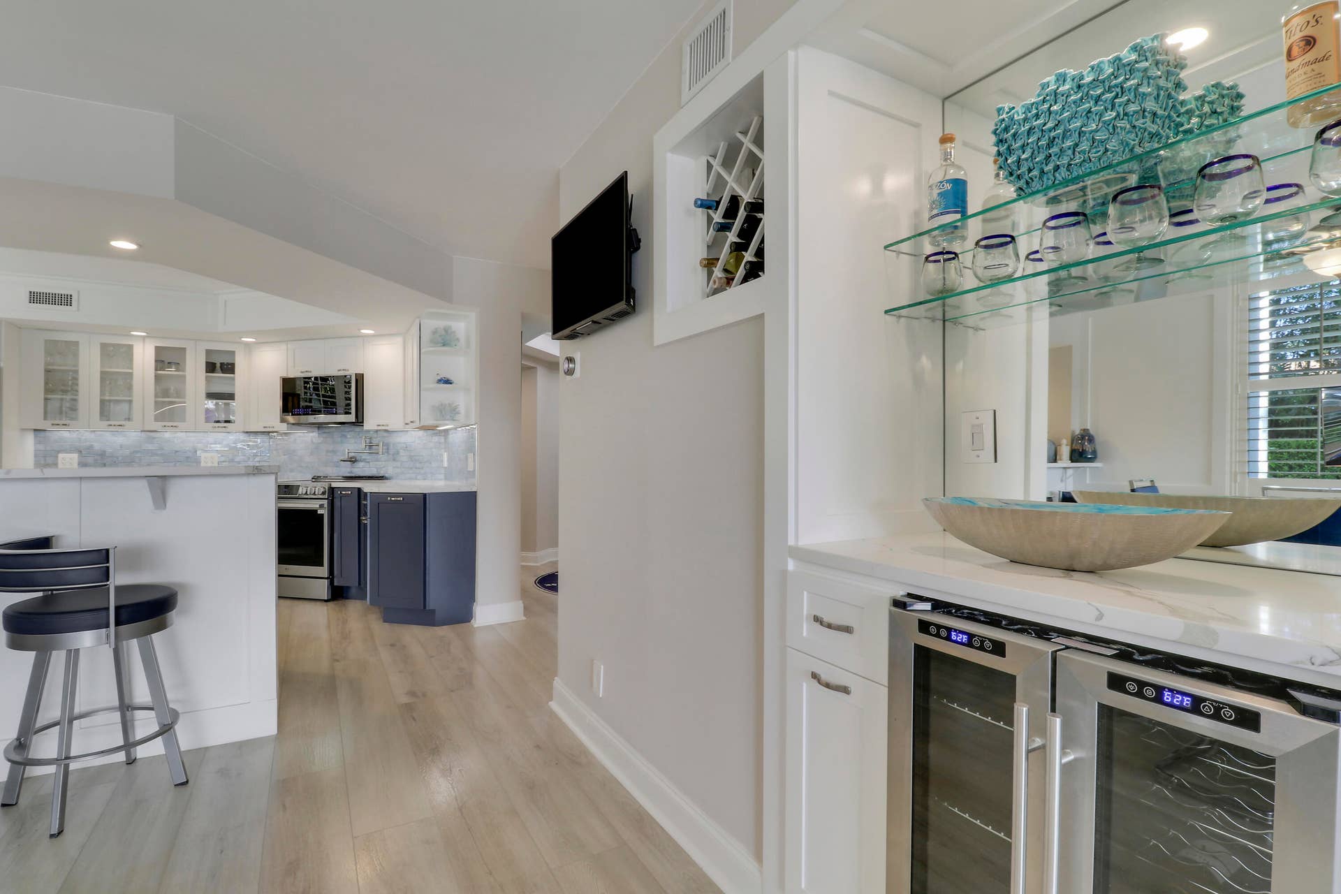 515 Bay Colony Drive N, Juno Beach, FL 33408 Custom Bar