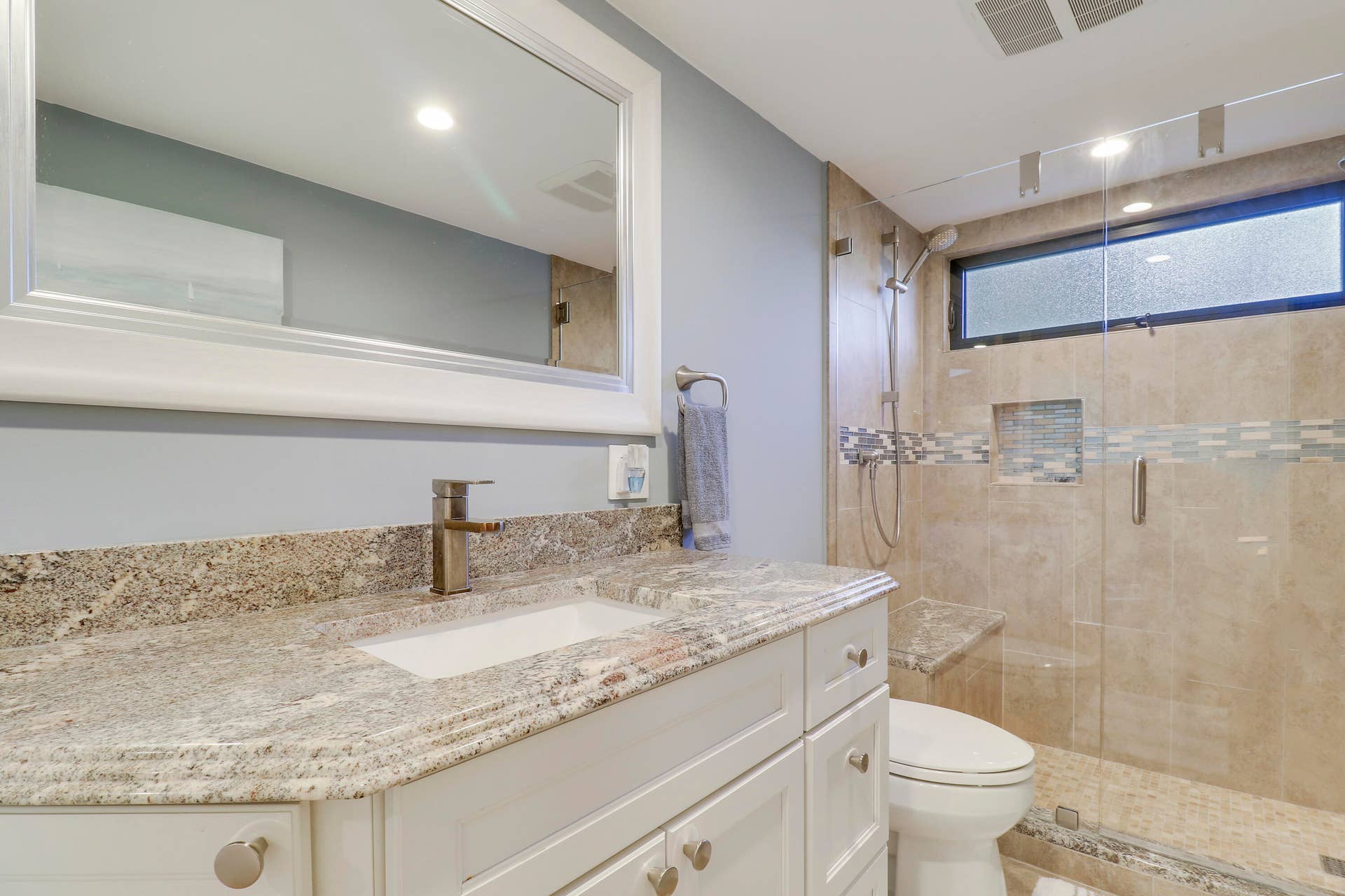 515 Bay Colony Drive N, Juno Beach, FL 33408 Guest Bathroom
