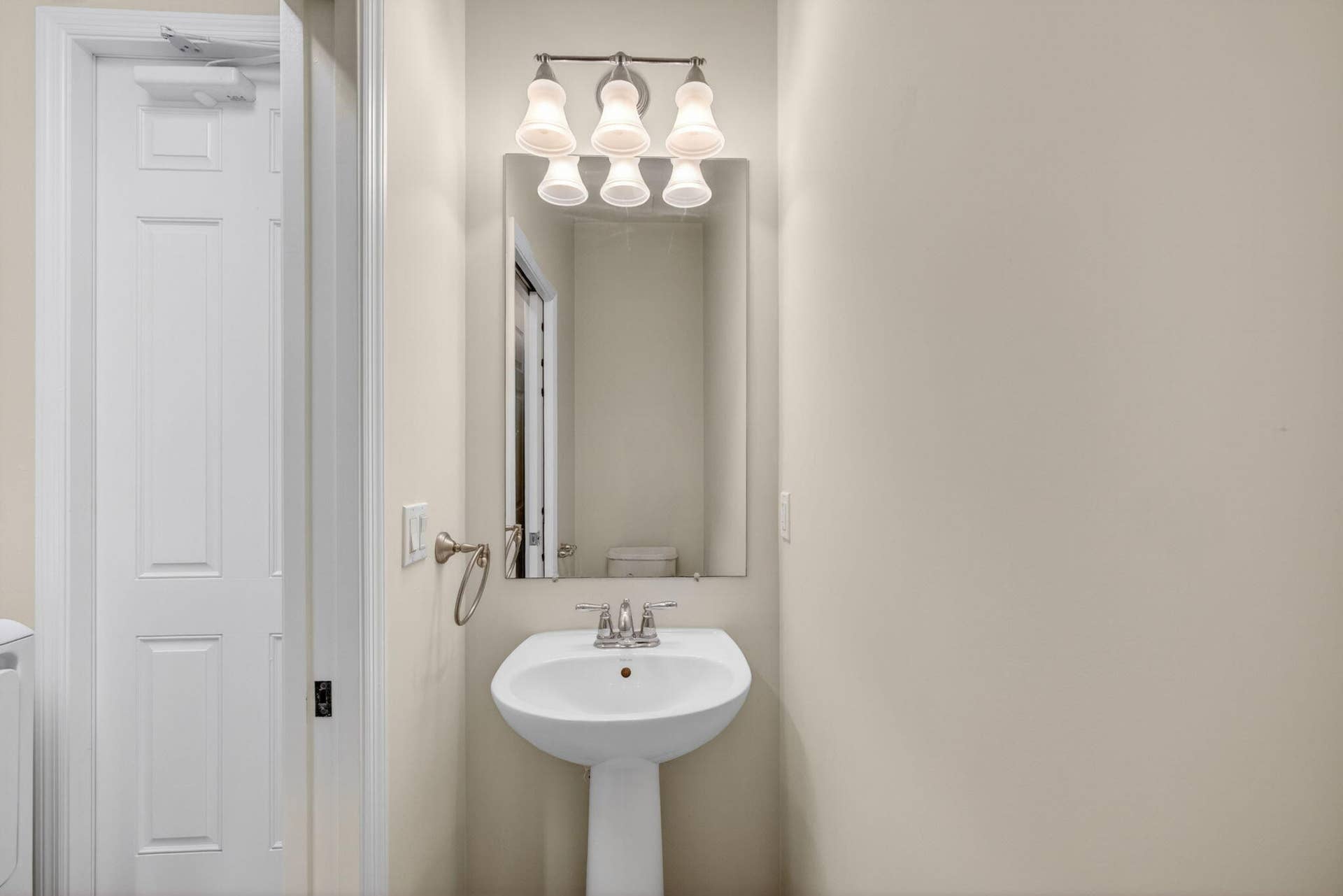1126 Dakota Drive, Jupiter, FL 33458 1st Floor half bath