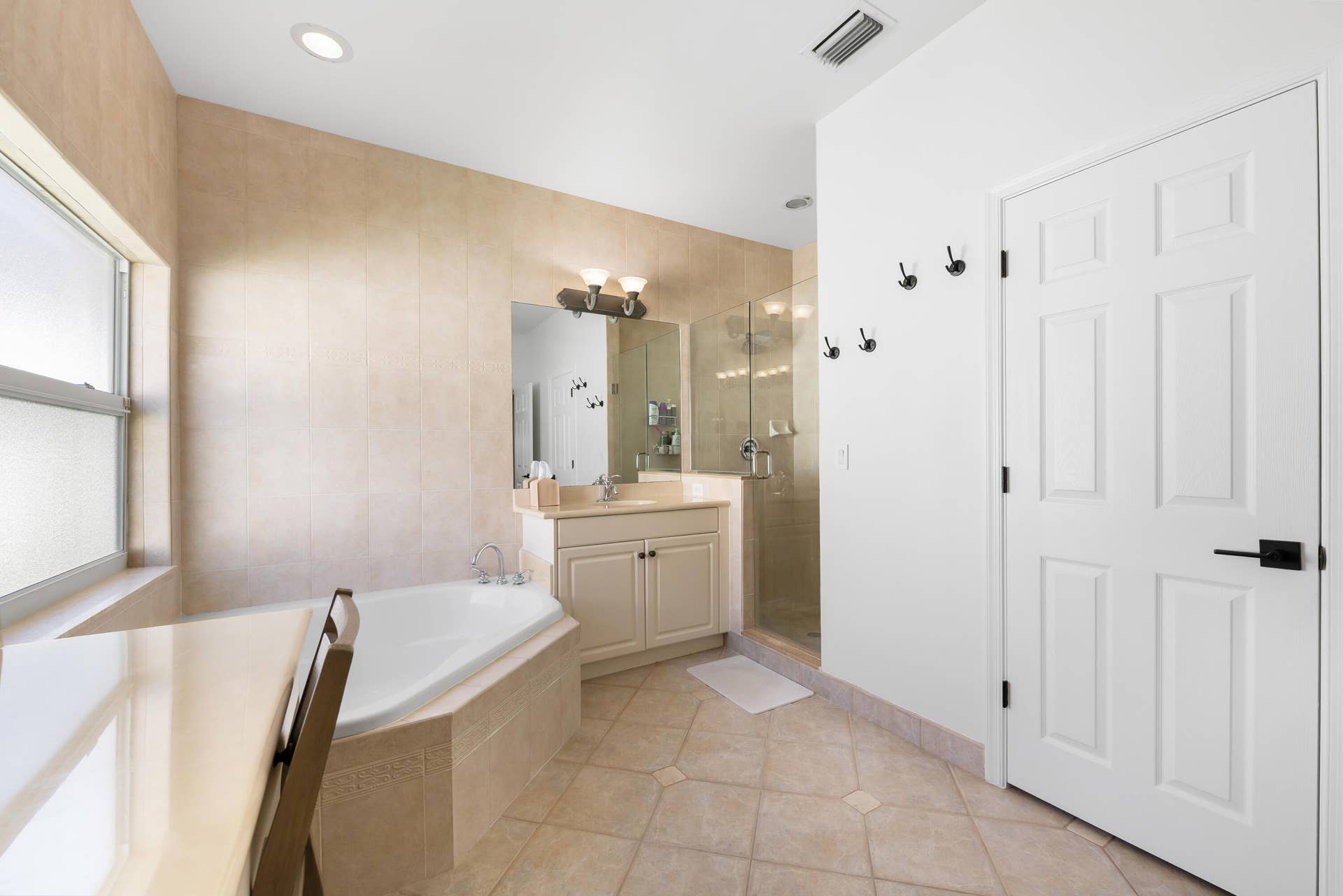 11184 NW 65th Court, Parkland, FL 33076 Primary bathroom