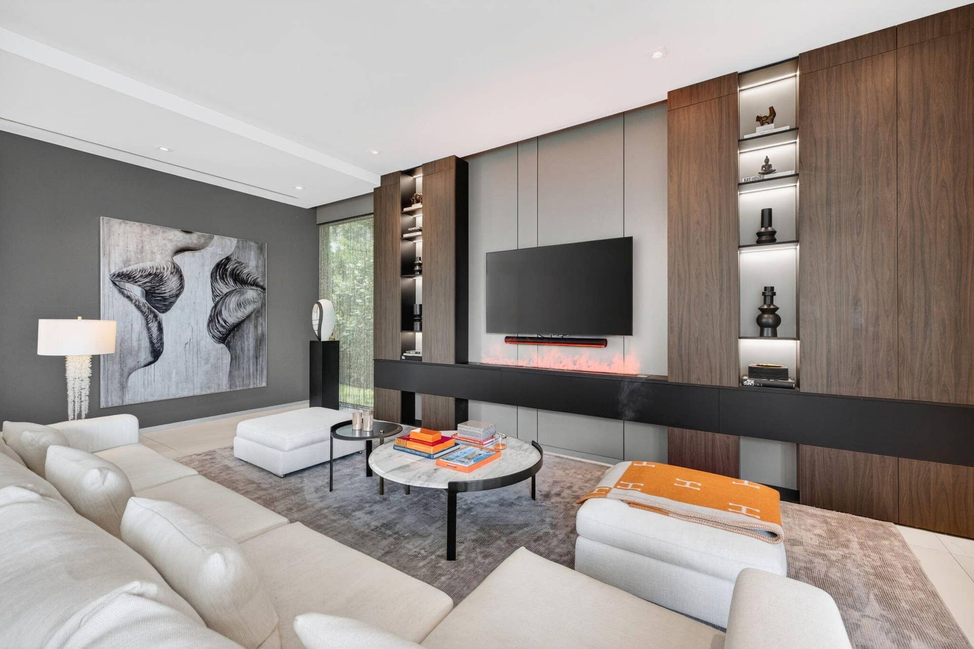 026 - Family Room with Built-Ins