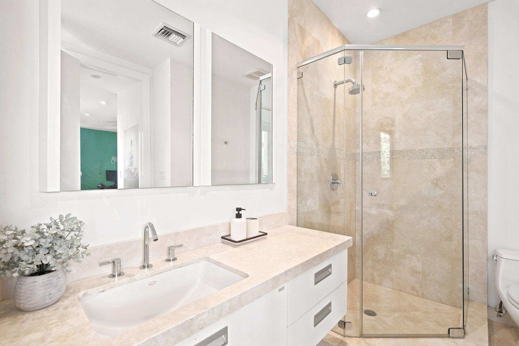 2740 NE 17th Street, Fort Lauderdale, FL 33305 023_00023_777