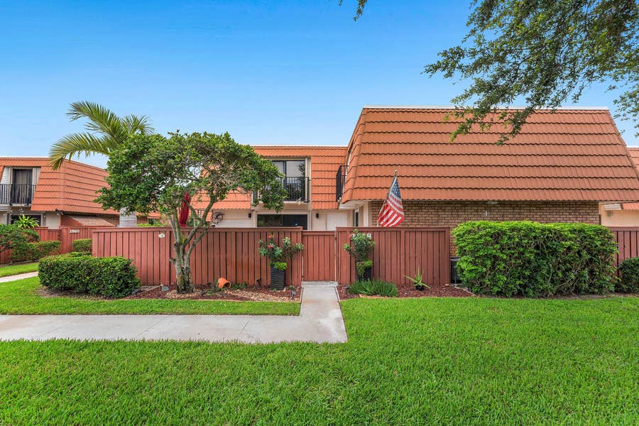 Property photo for 2818 Waterford Drive N, Deerfield Beach, FL
