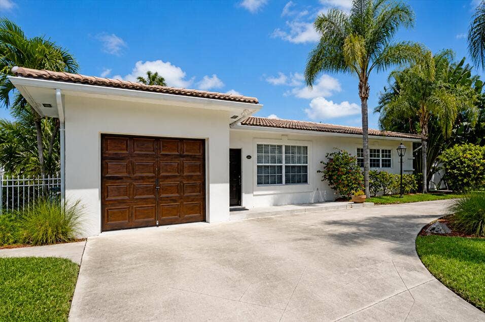 2031 front of house