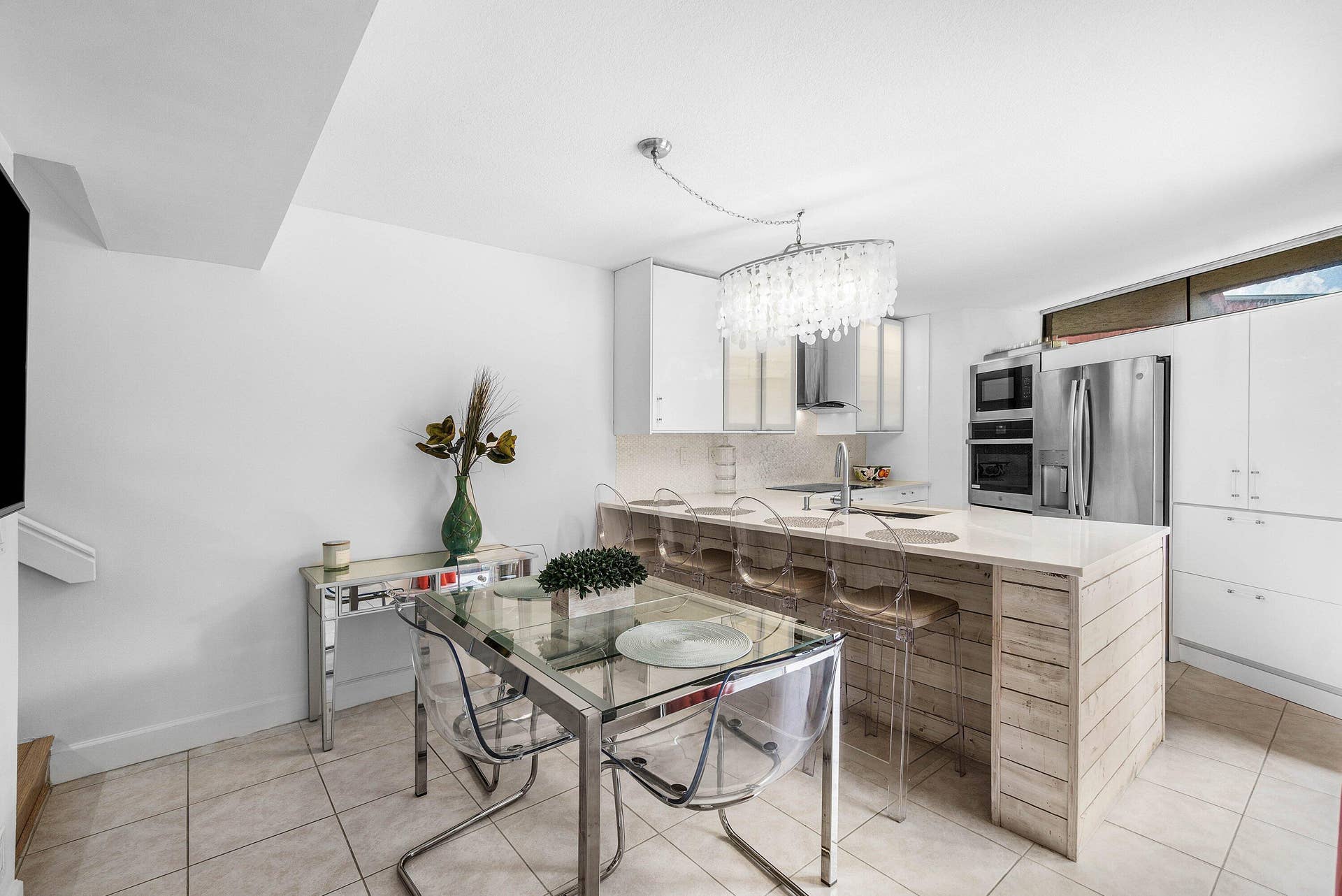 8122 Thames Boulevard, #C, Boca Raton, FL 33433 Kitchen Island -extra seating