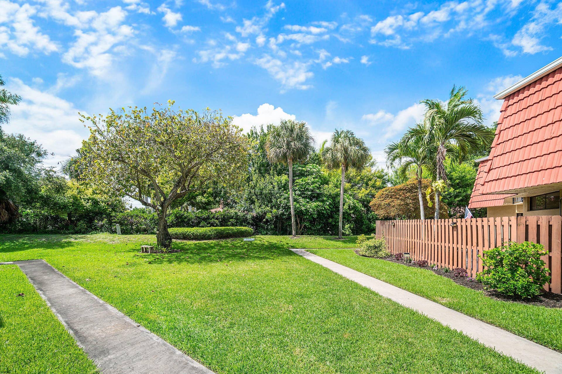 8122 Thames Boulevard, #C, Boca Raton, FL 33433 Exterior_lots of privacy!