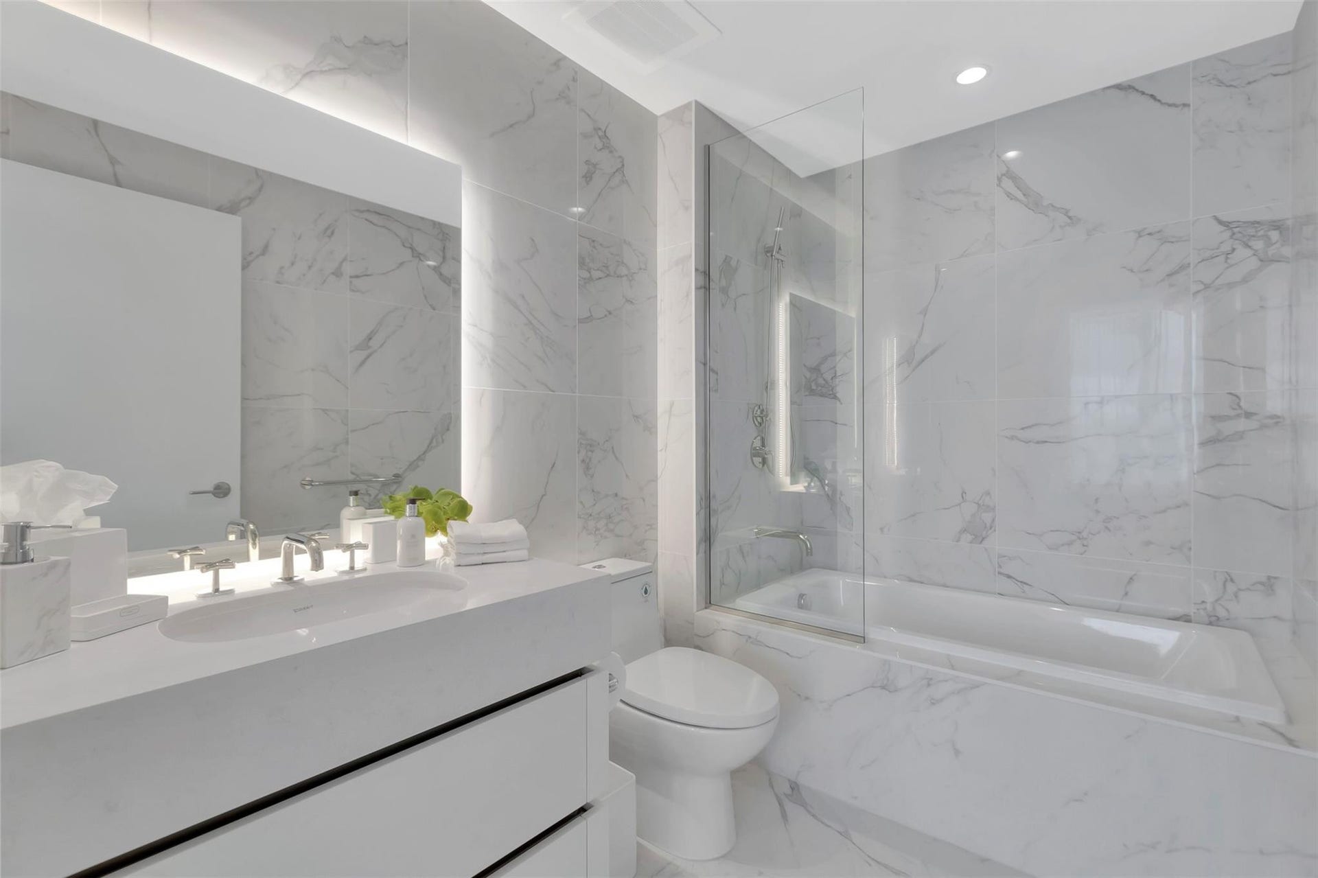 525 N Fort Lauderdale Beach Boulevard, #1903, Fort Lauderdale, FL 33304 2nd Bedroom Full Bath