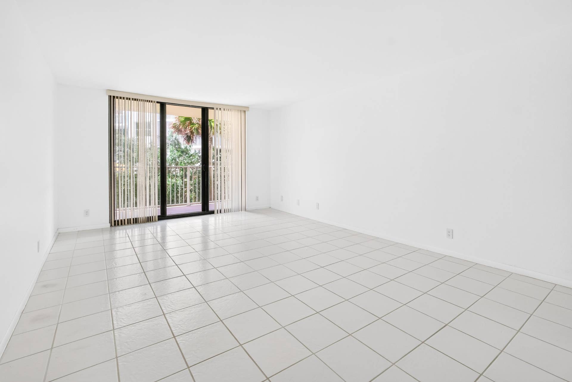 3540 S Ocean Boulevard, #208, South Palm Beach, South Palm Beach, FL 33480 Leaving-room
