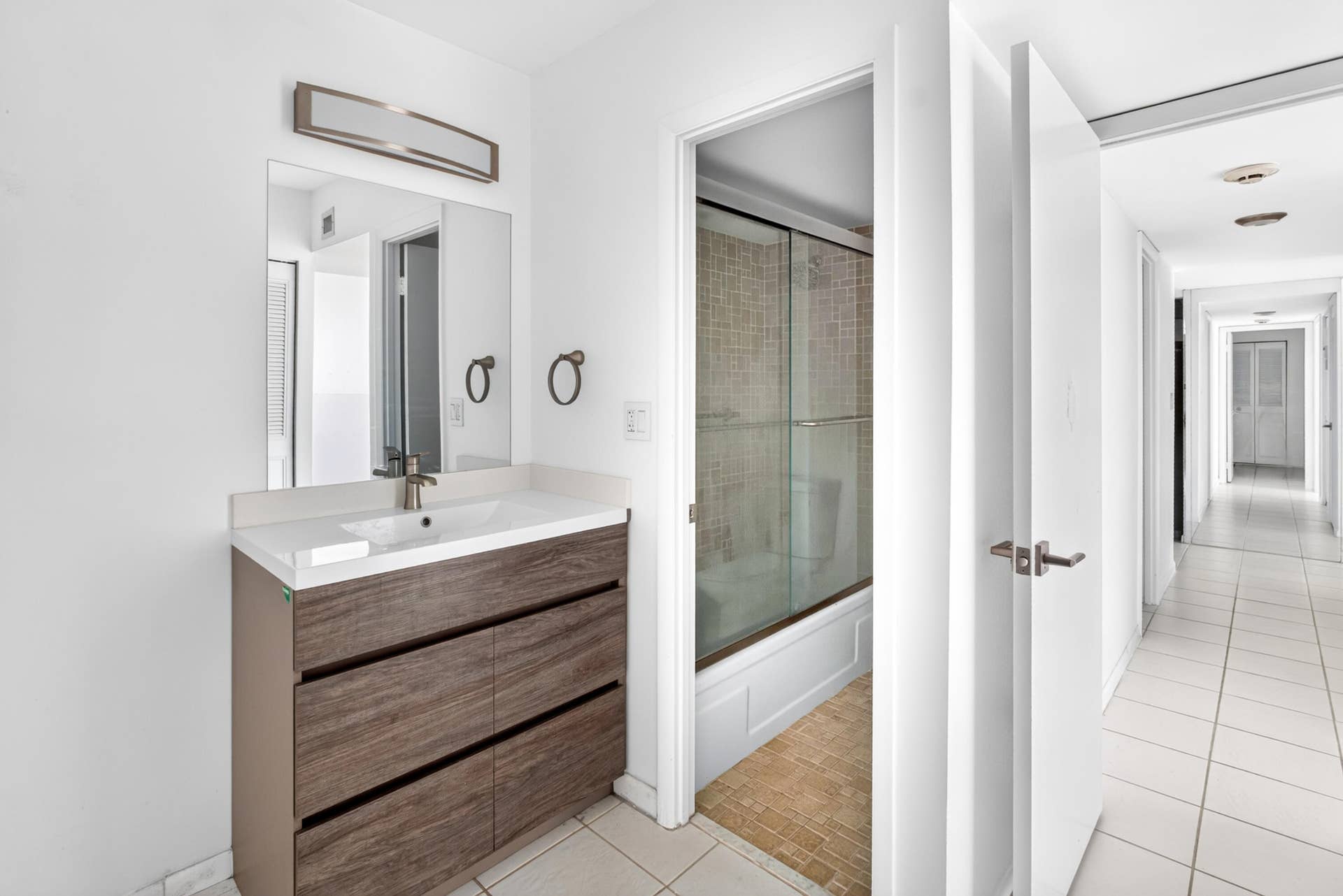 3540 S Ocean Boulevard, #208, South Palm Beach, South Palm Beach, FL 33480 Bath