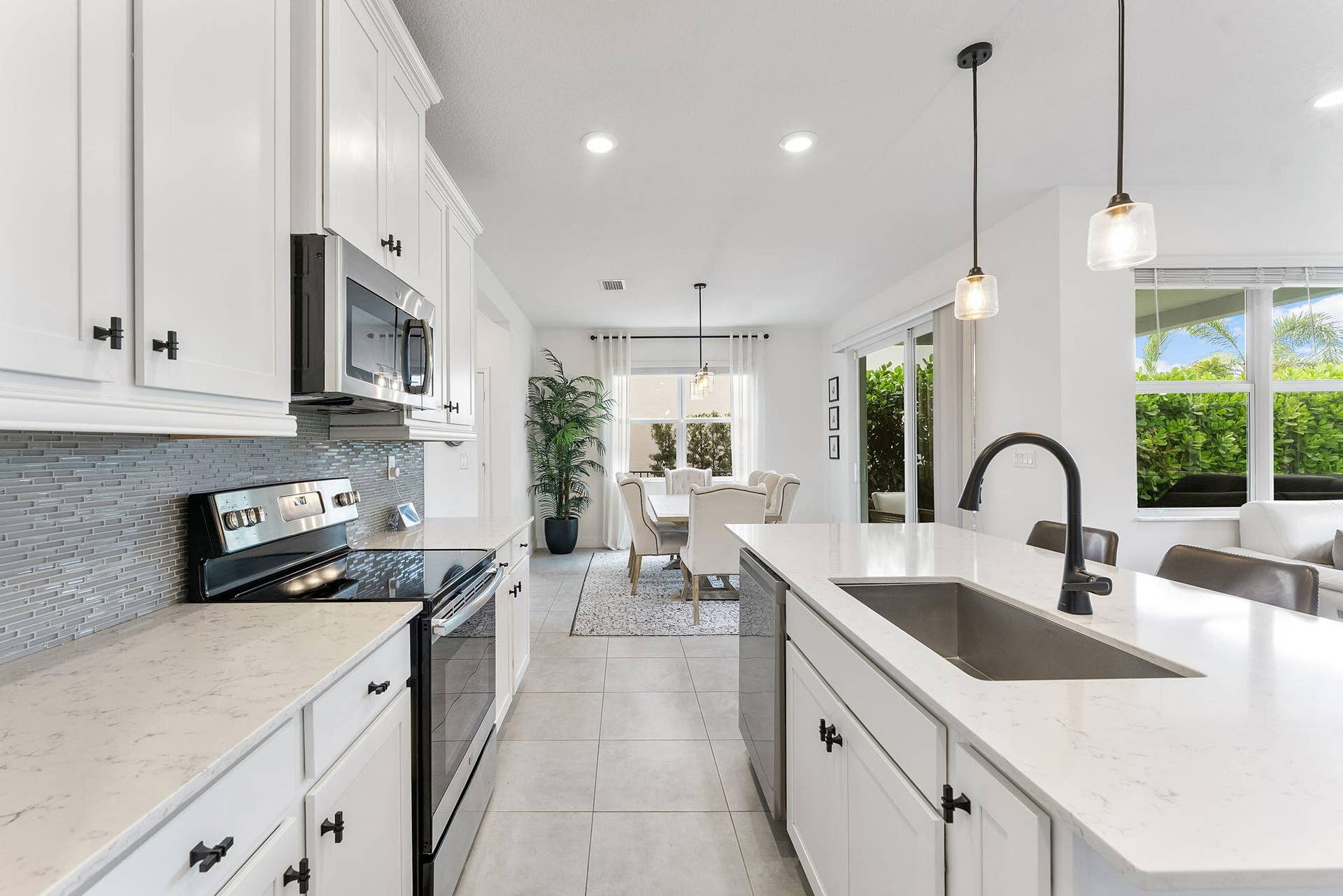 1070 Veleiros Boulevard, Deerfield Beach, FL 33064 Kitchen