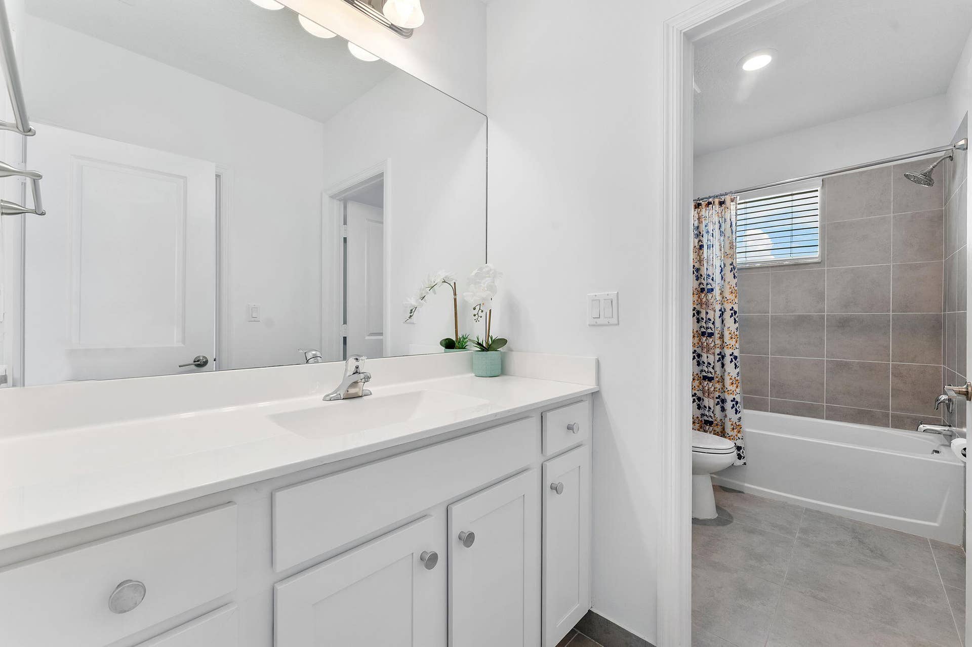 1070 Veleiros Boulevard, Deerfield Beach, FL 33064 Jack and Jill Bathroom