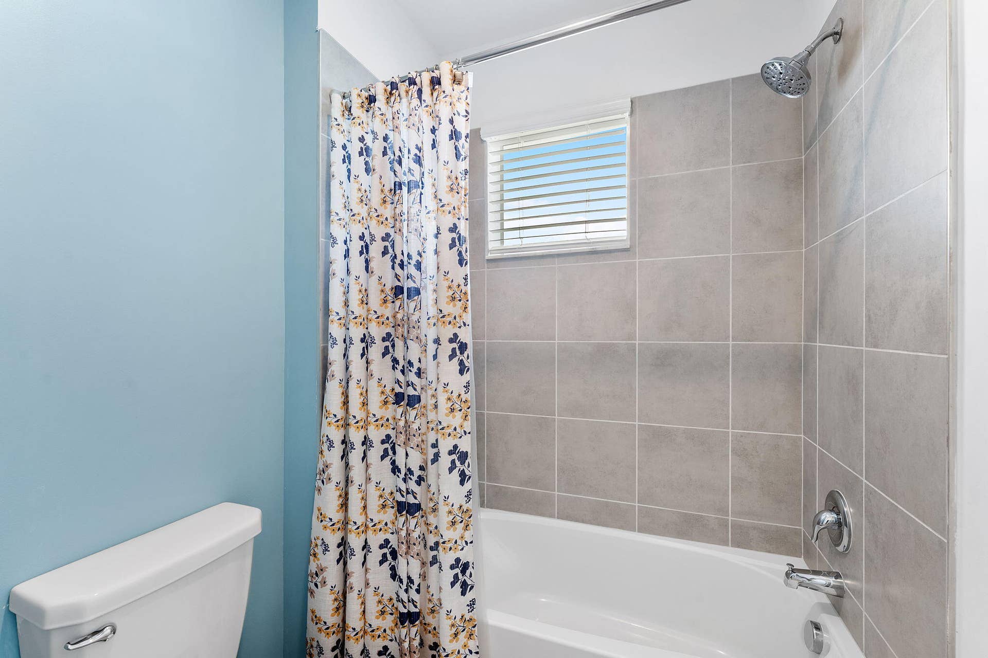 1070 Veleiros Boulevard, Deerfield Beach, FL 33064 Jack and Jill Bathroom