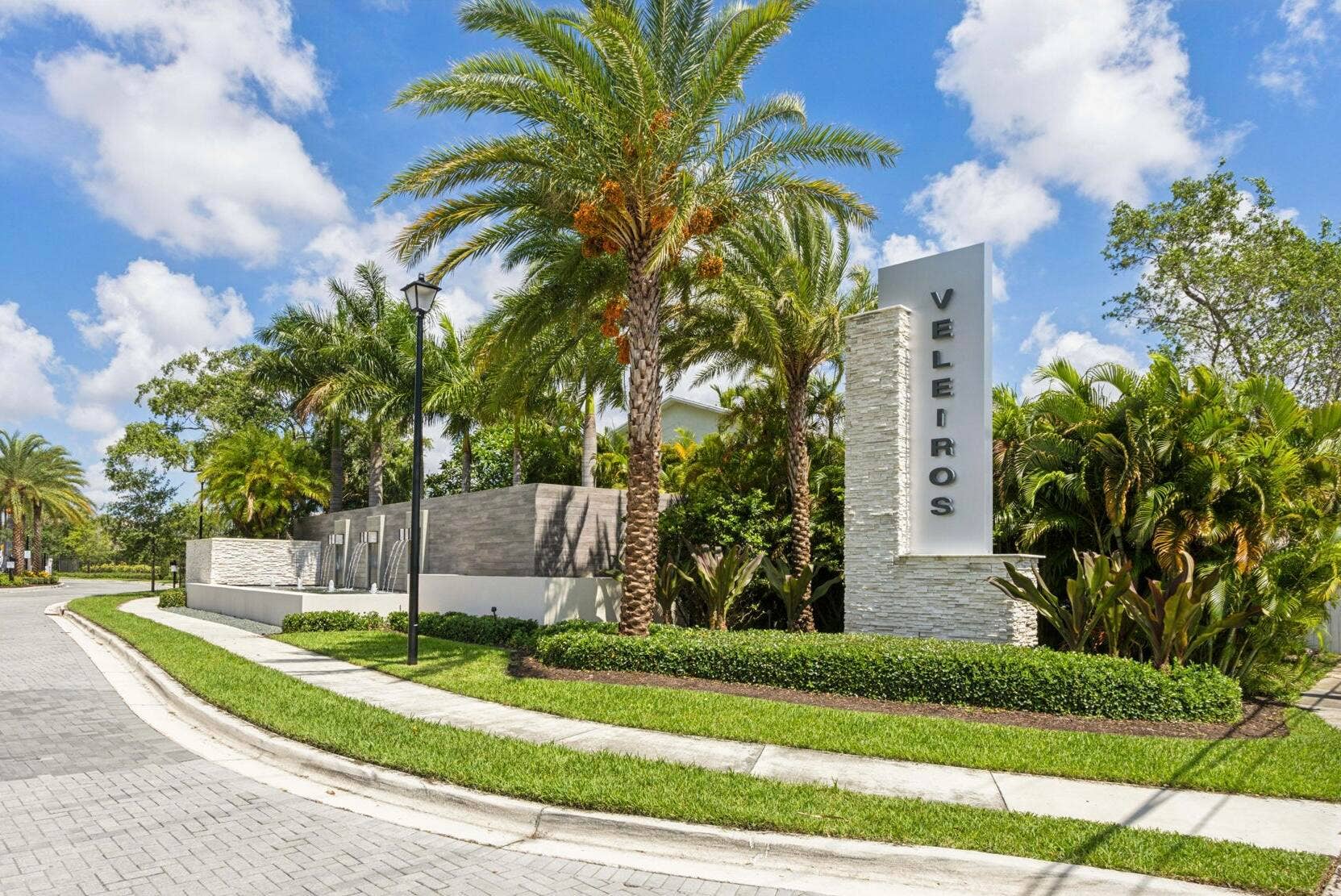 1070 Veleiros Boulevard, Deerfield Beach, FL 33064 Community Entry
