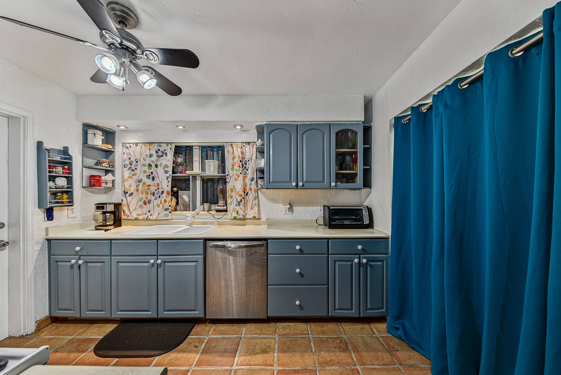 3/2 Kitchen