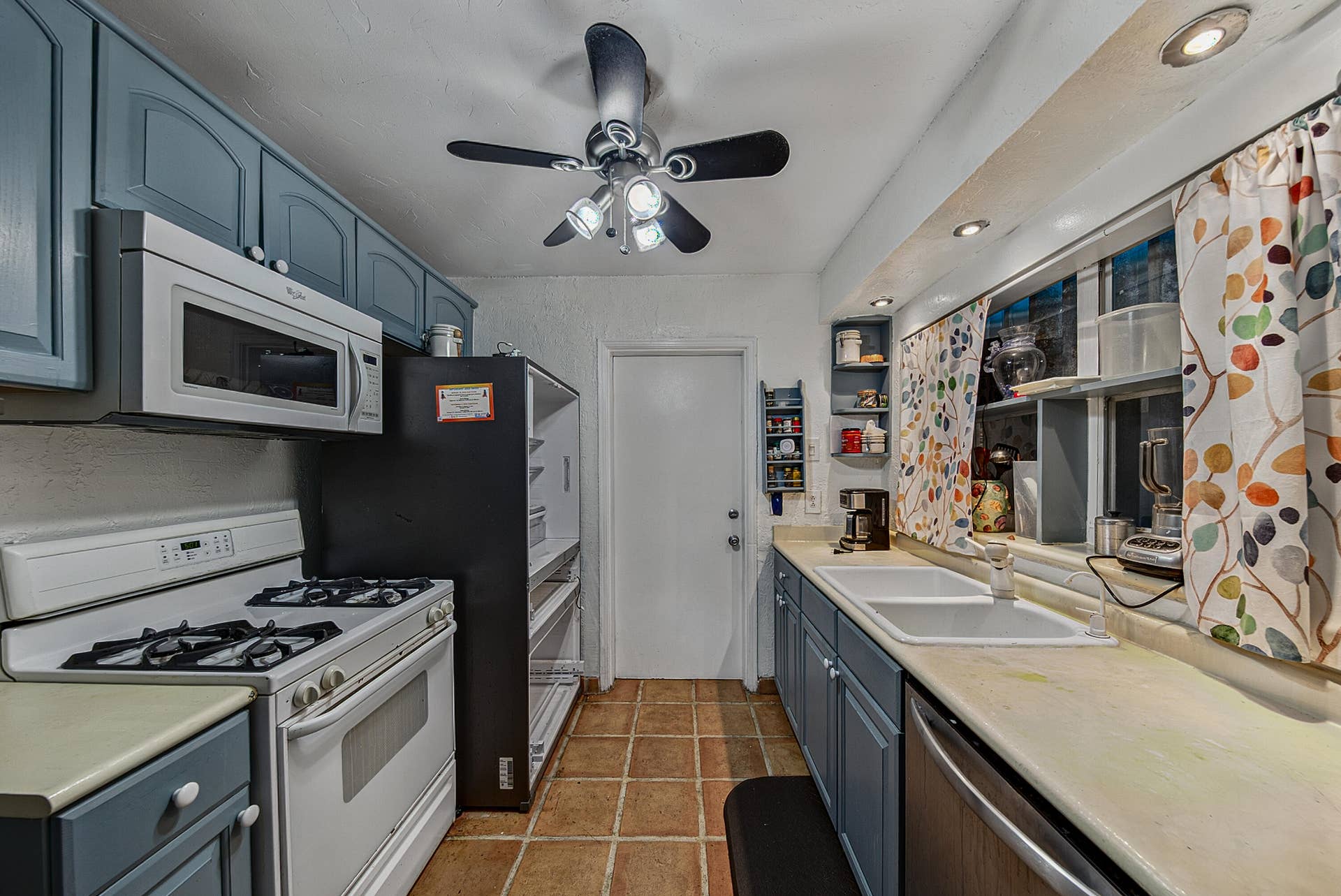 3/2 Kitchen