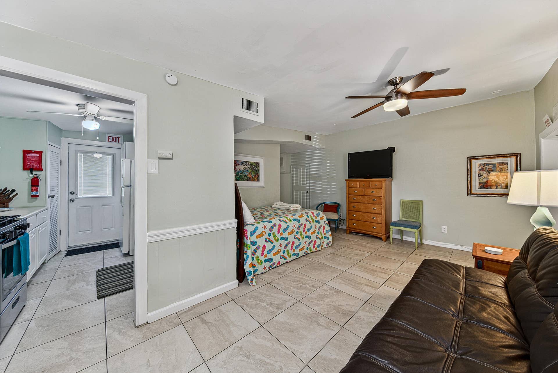 2/2, family area