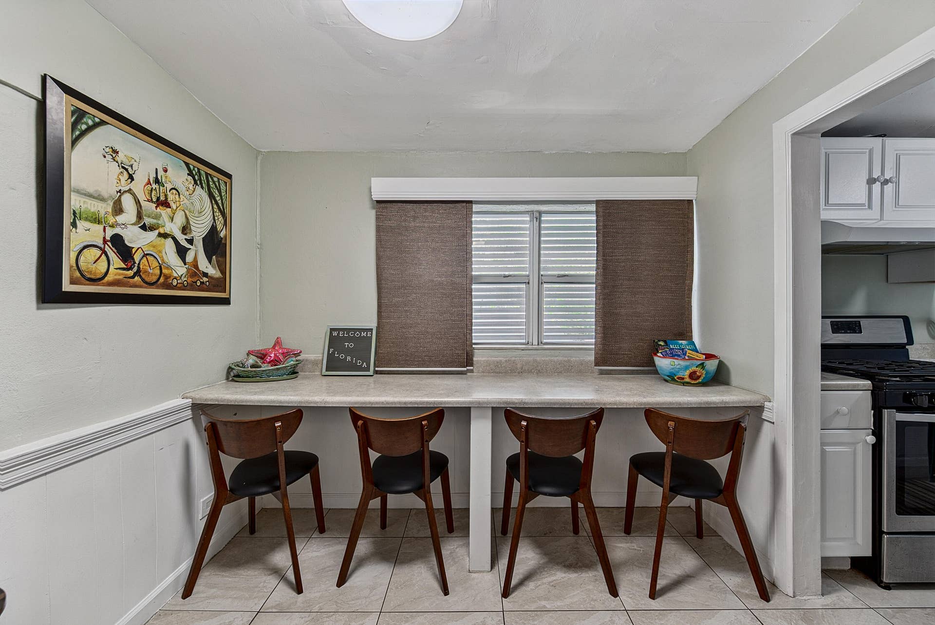 2/2 breakfast bar