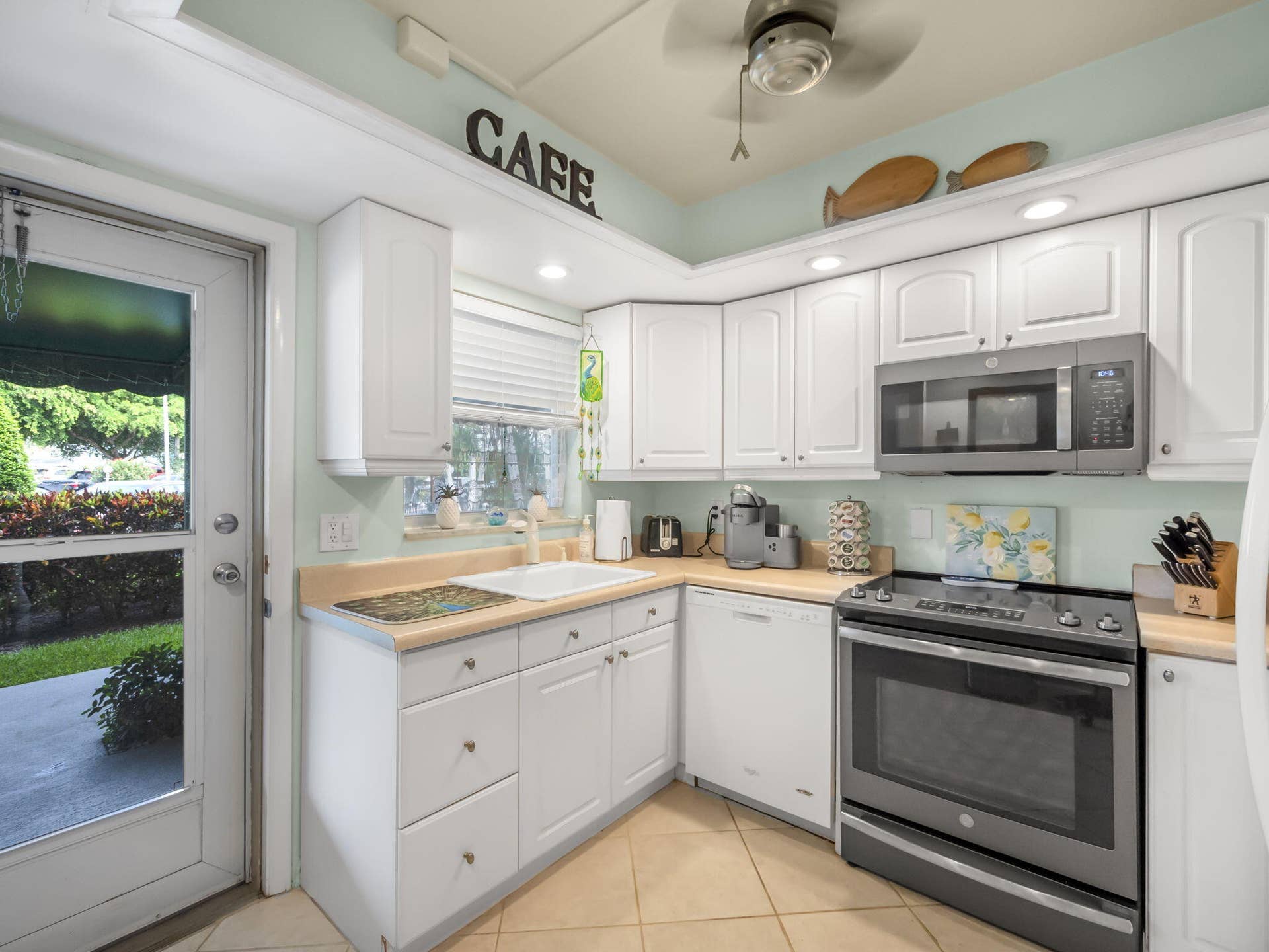 52 Yacht Club Drive, #103, North Palm Beach, FL 33408 52 Yacht Club Dr 103 North Palm Beach (8